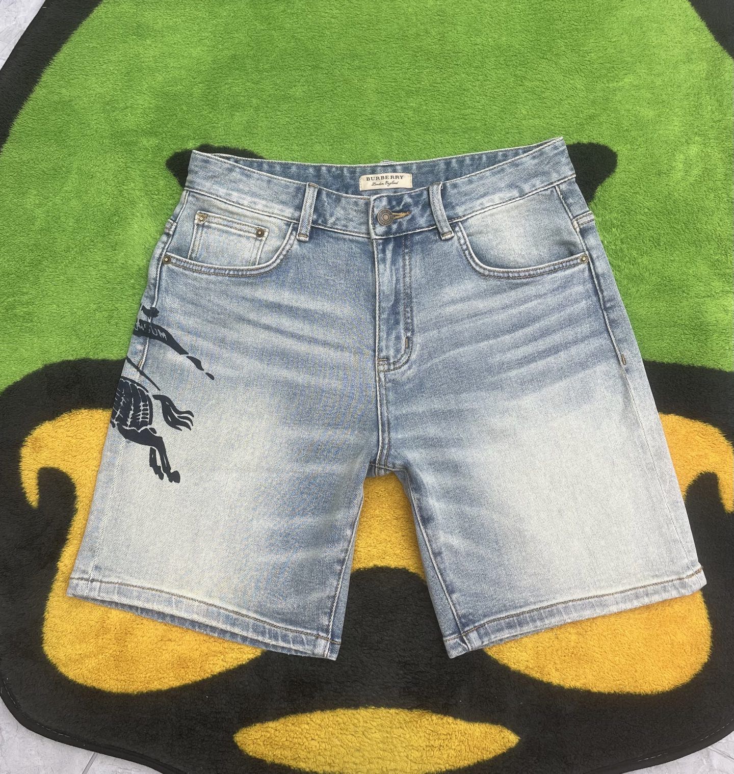￼ ￼ ￼ ￼ ￼ ￼ ￼ 🩳🤠牛仔💥短裤💥春夏💥 🔥新款现货上市 🔥🔥 原单爆款，超级定制款，原版五金