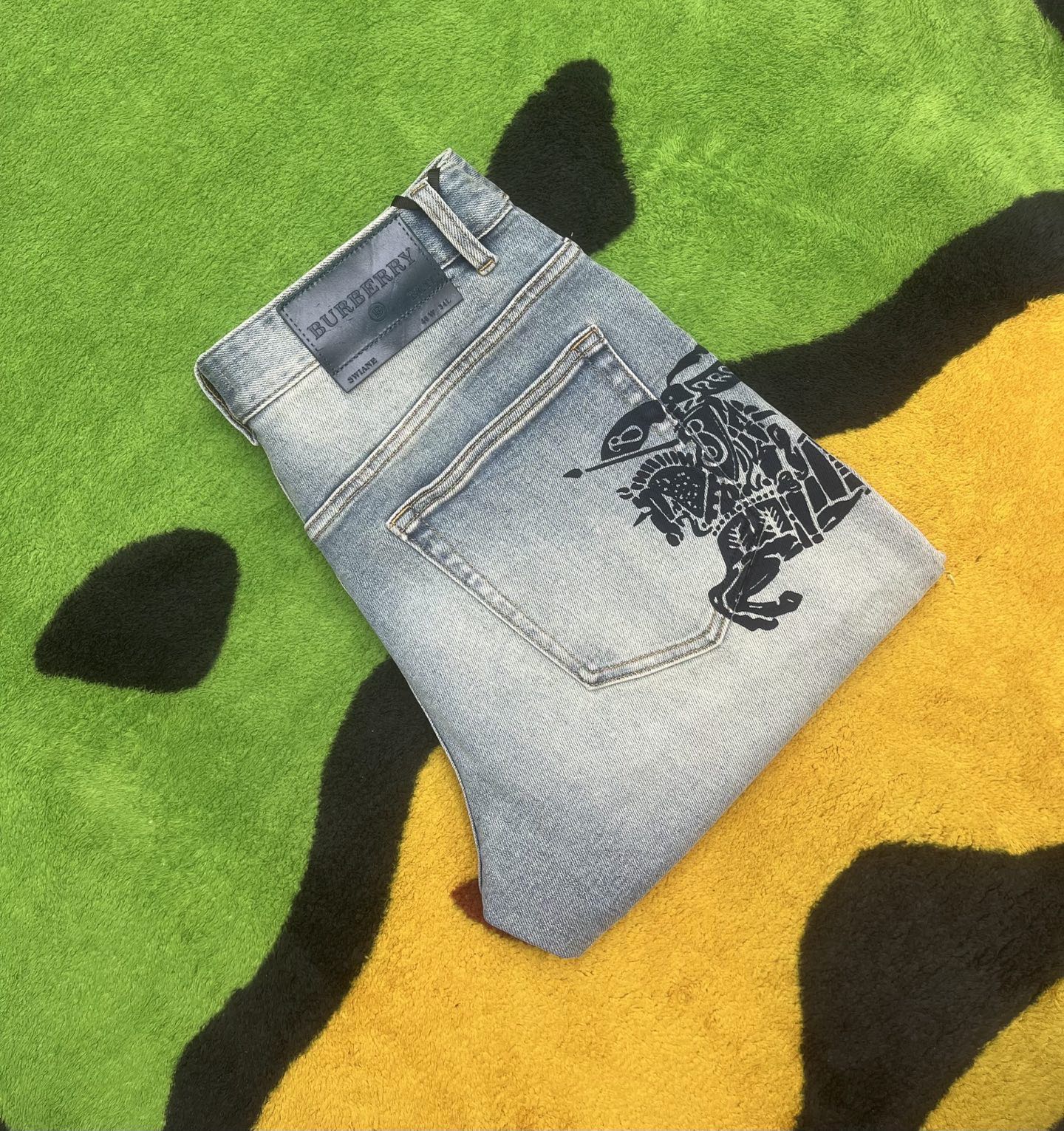 ￼ ￼ ￼ ￼ ￼ ￼ ￼ 🩳🤠牛仔💥短裤💥春夏💥 🔥新款现货上市 🔥🔥 原单爆款，超级定制款，原版五金