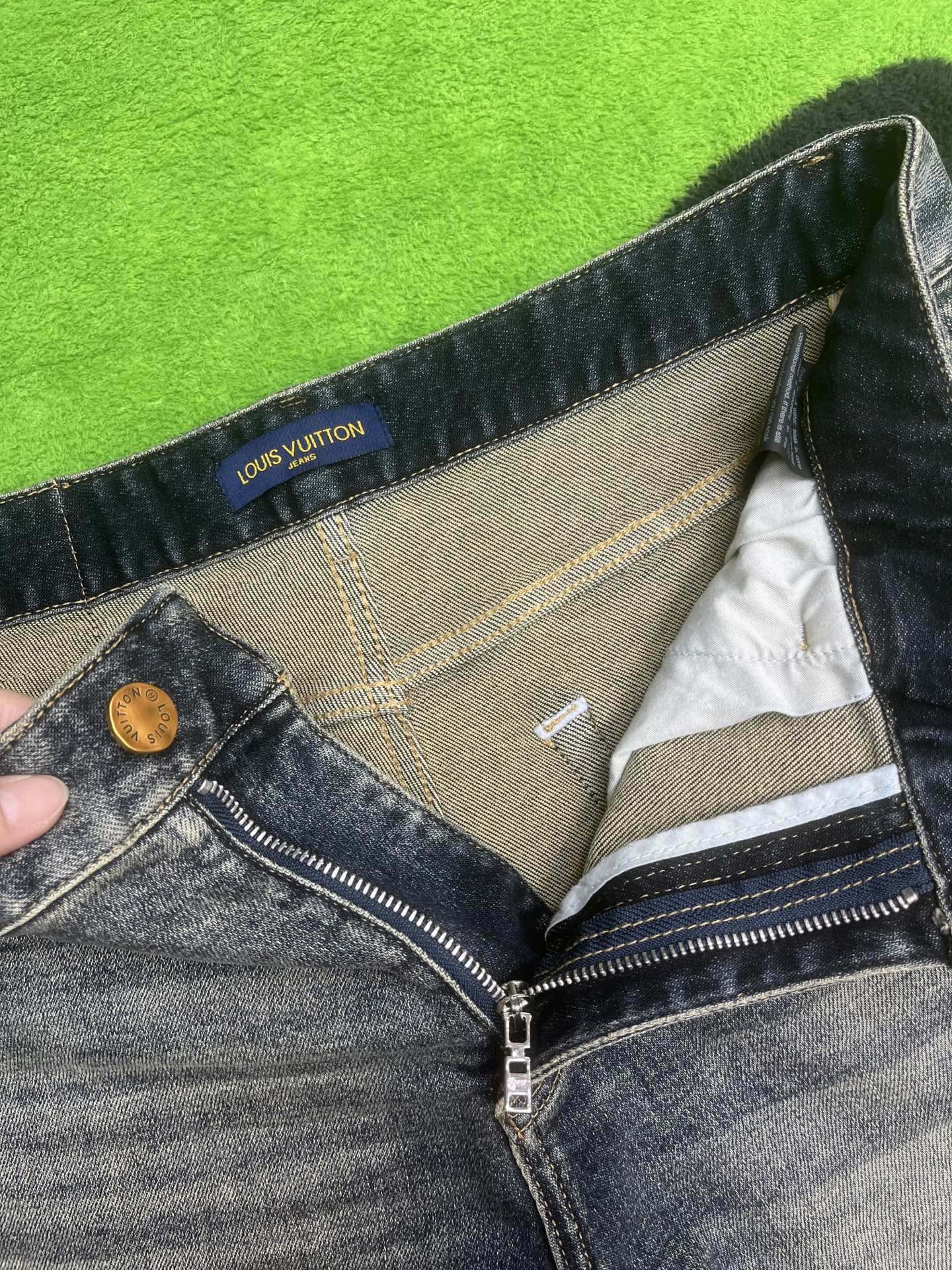 ￼ ￼ ￼ ￼ ￼ ￼ ￼ 🩳🤠牛仔💥短裤💥春夏💥 🔥新款现货上市 🔥🔥 原单爆款，超级定制款，原版五金