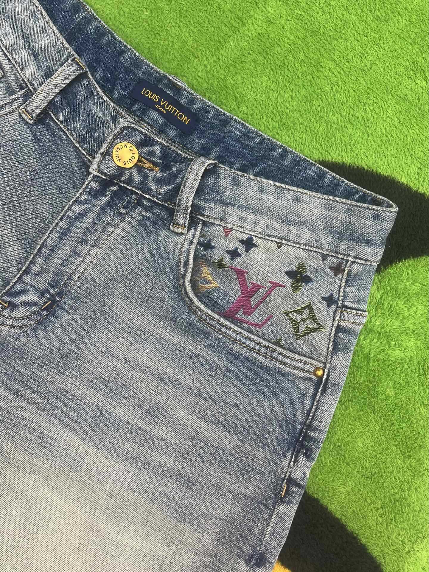 ￼ ￼ ￼ ￼ ￼ ￼ ￼ 🩳🤠牛仔💥短裤💥春夏💥 🔥新款现货上市 🔥🔥 原单爆款，超级定制款，原版五金