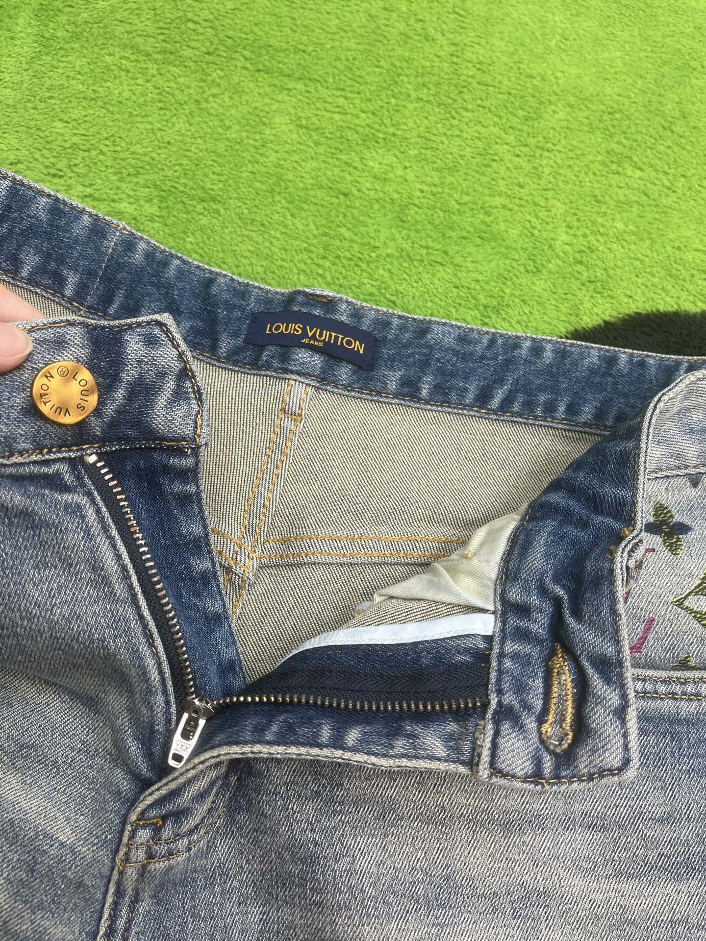 ￼ ￼ ￼ ￼ ￼ ￼ ￼ 🩳🤠牛仔💥短裤💥春夏💥 🔥新款现货上市 🔥🔥 原单爆款，超级定制款，原版五金