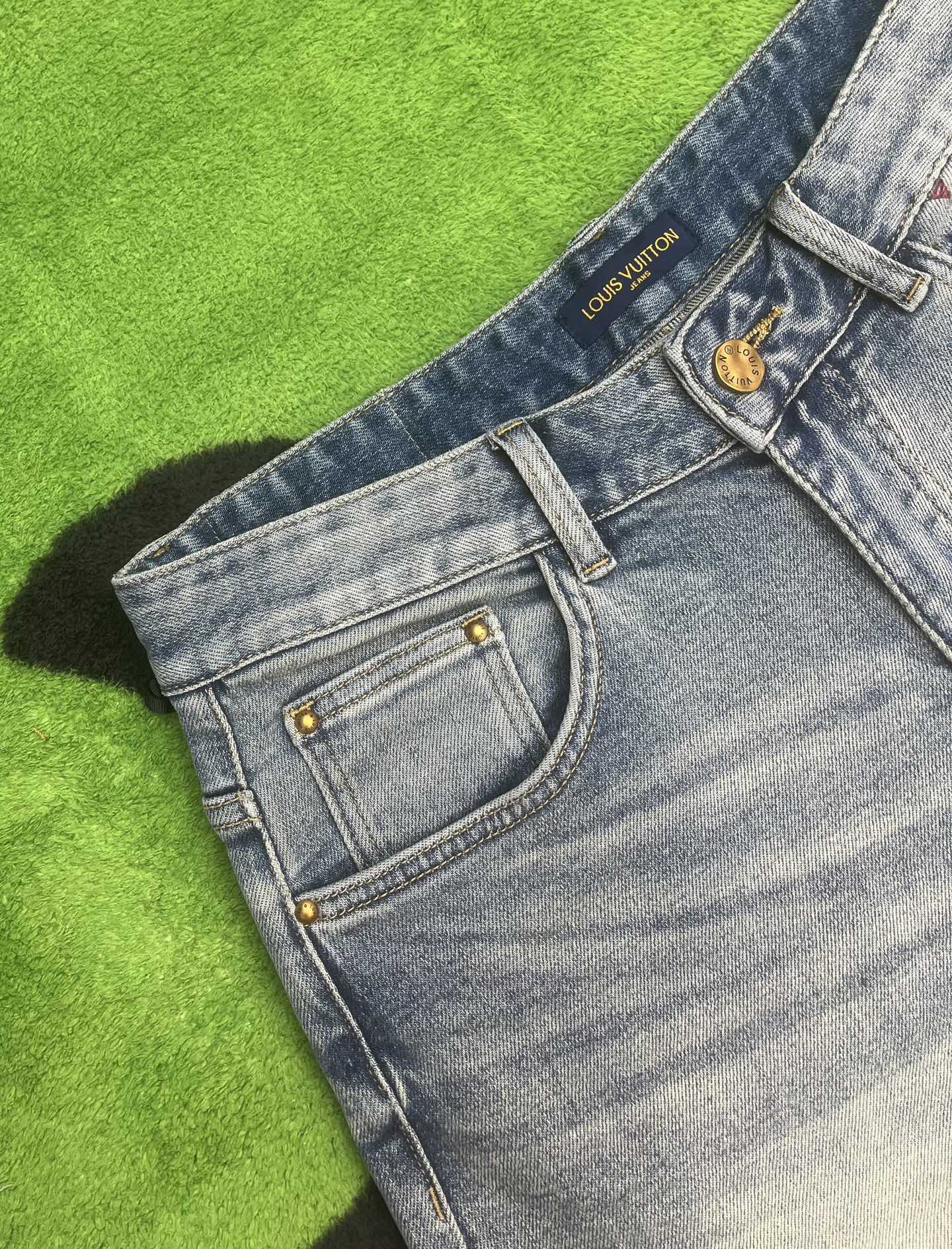 ￼ ￼ ￼ ￼ ￼ ￼ ￼ 🩳🤠牛仔💥短裤💥春夏💥 🔥新款现货上市 🔥🔥 原单爆款，超级定制款，原版五金