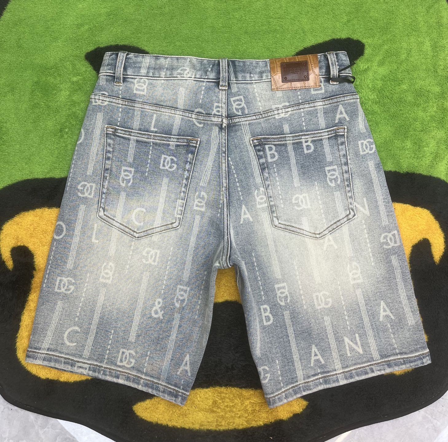 🩳🤠牛仔💥短裤💥春夏💥 🔥新款现货上市 🔥🔥 原单爆款，超级定制款，原版五金，超级重工工艺，版型超赞👍细