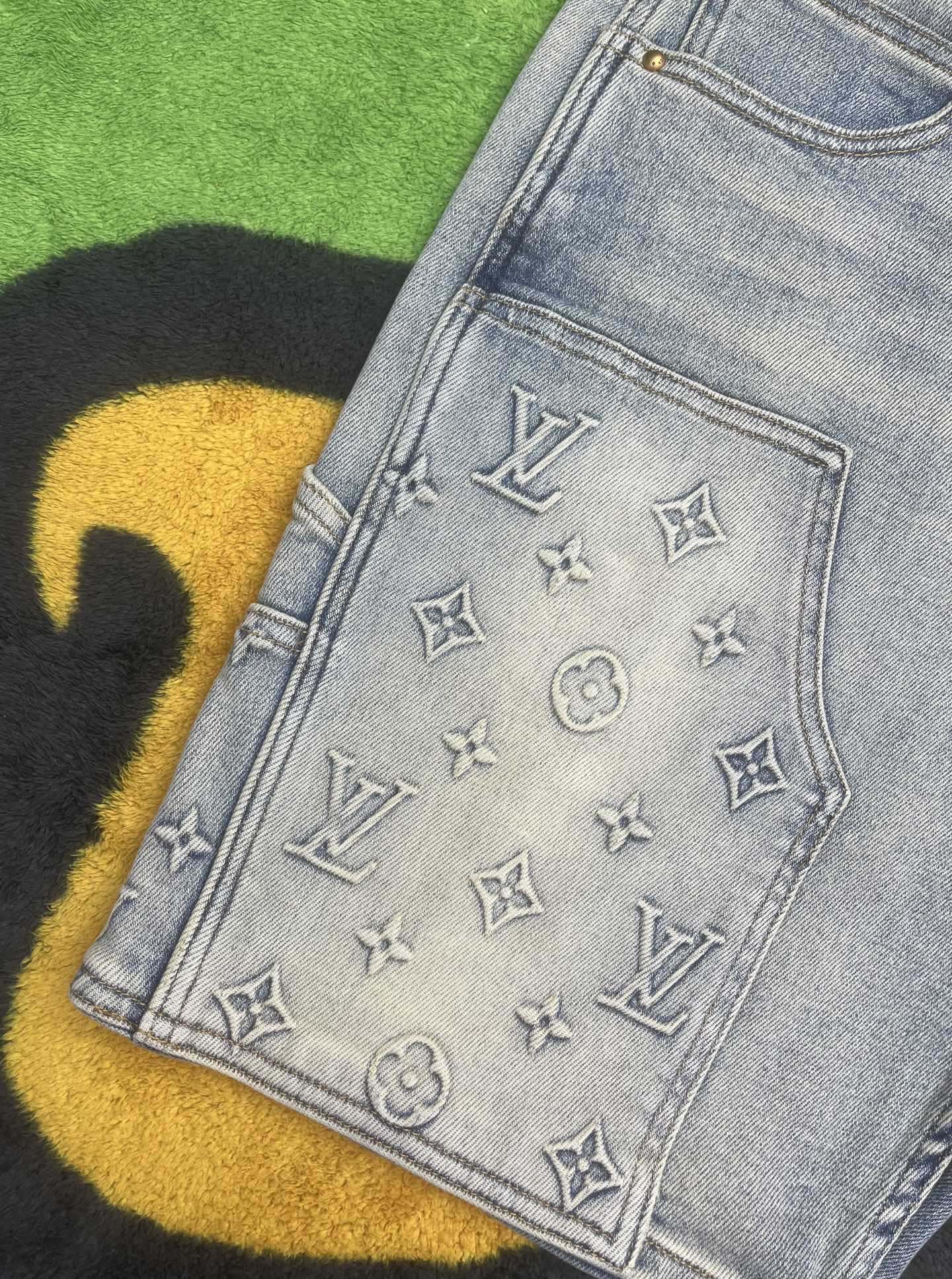 ￼ ￼ ￼ ￼ 🩳🤠牛仔💥短裤💥春夏💥 🔥新款现货上市 🔥🔥 原单爆款，超级定制款，原版五金，超级重工工