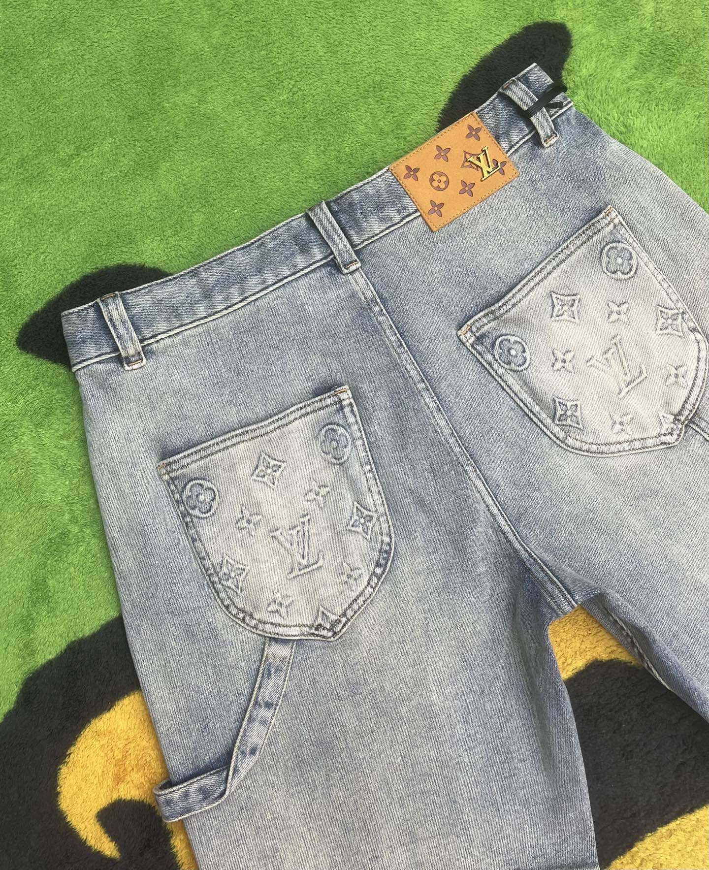 ￼ ￼ ￼ ￼ 🩳🤠牛仔💥短裤💥春夏💥 🔥新款现货上市 🔥🔥 原单爆款，超级定制款，原版五金，超级重工工