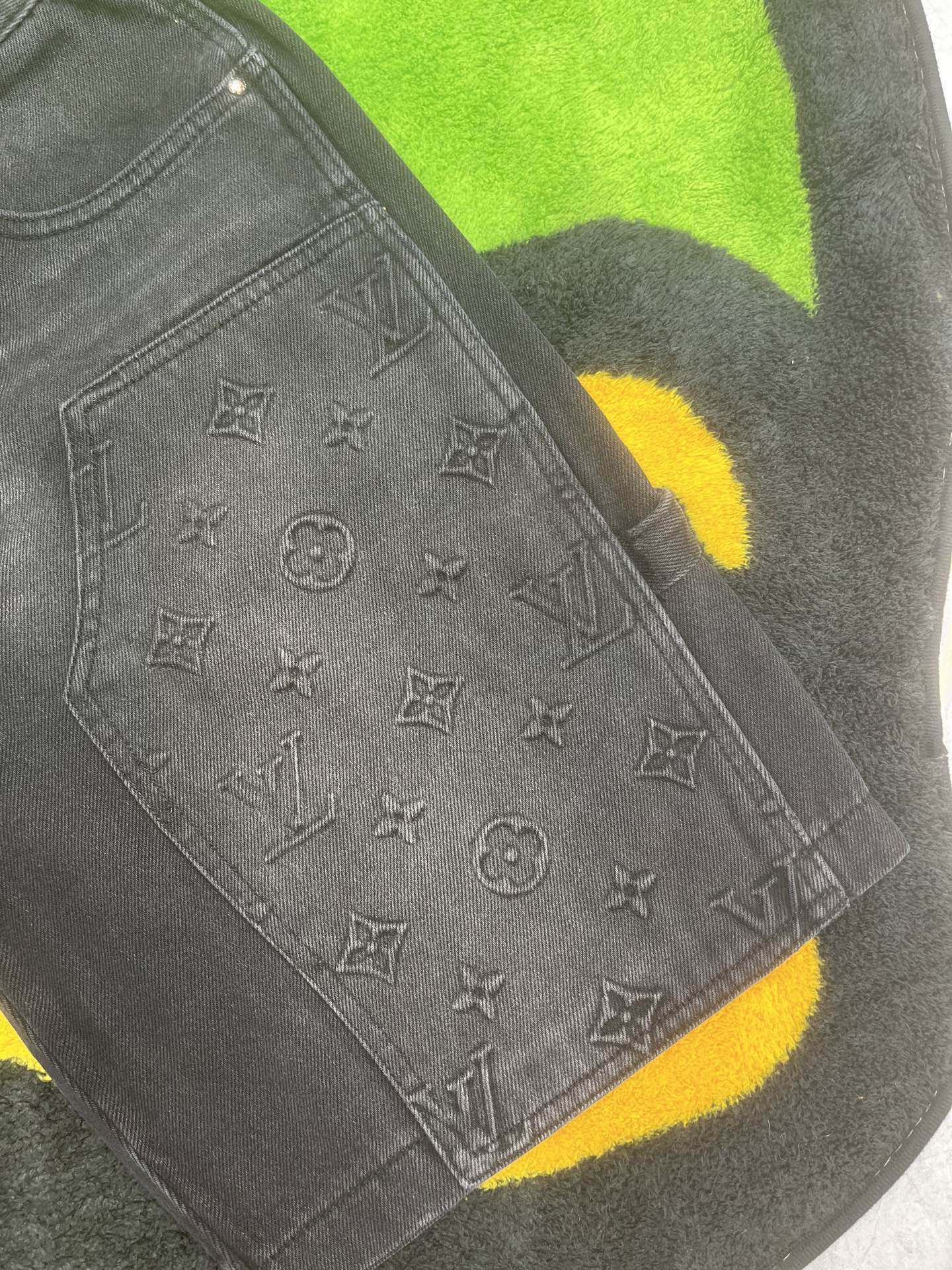 ￼ ￼ ￼ ￼ 🩳🤠牛仔💥短裤💥春夏💥 🔥新款现货上市 🔥🔥 原单爆款，超级定制款，原版五金，超级重工工