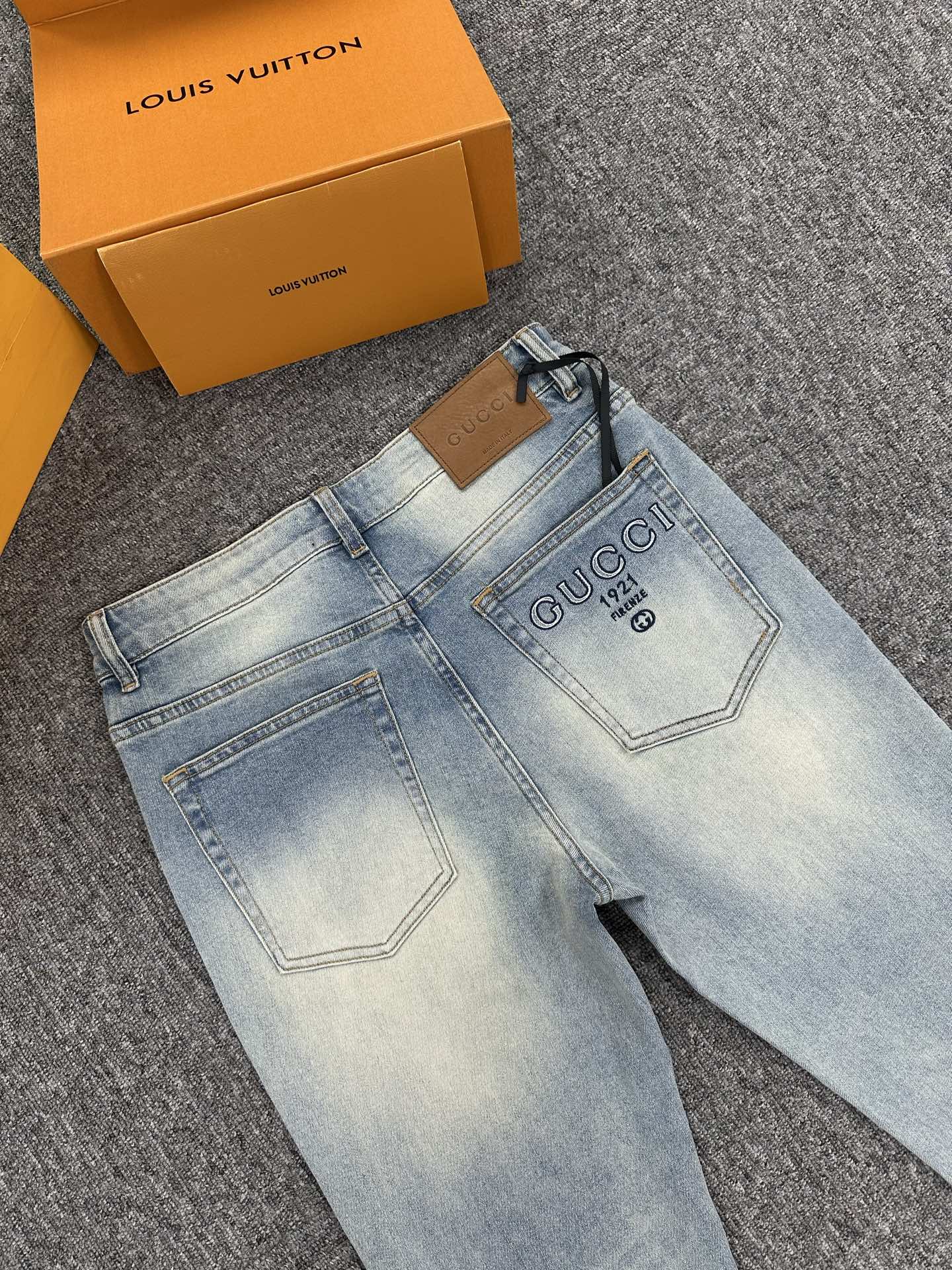 💥2026薄款夏季现货上市现货秒发🔥🔥原单爆款牛仔裤👖超级定制款，原版五金，超级重工工艺，版型超赞👍细节做工无可挑剔！款