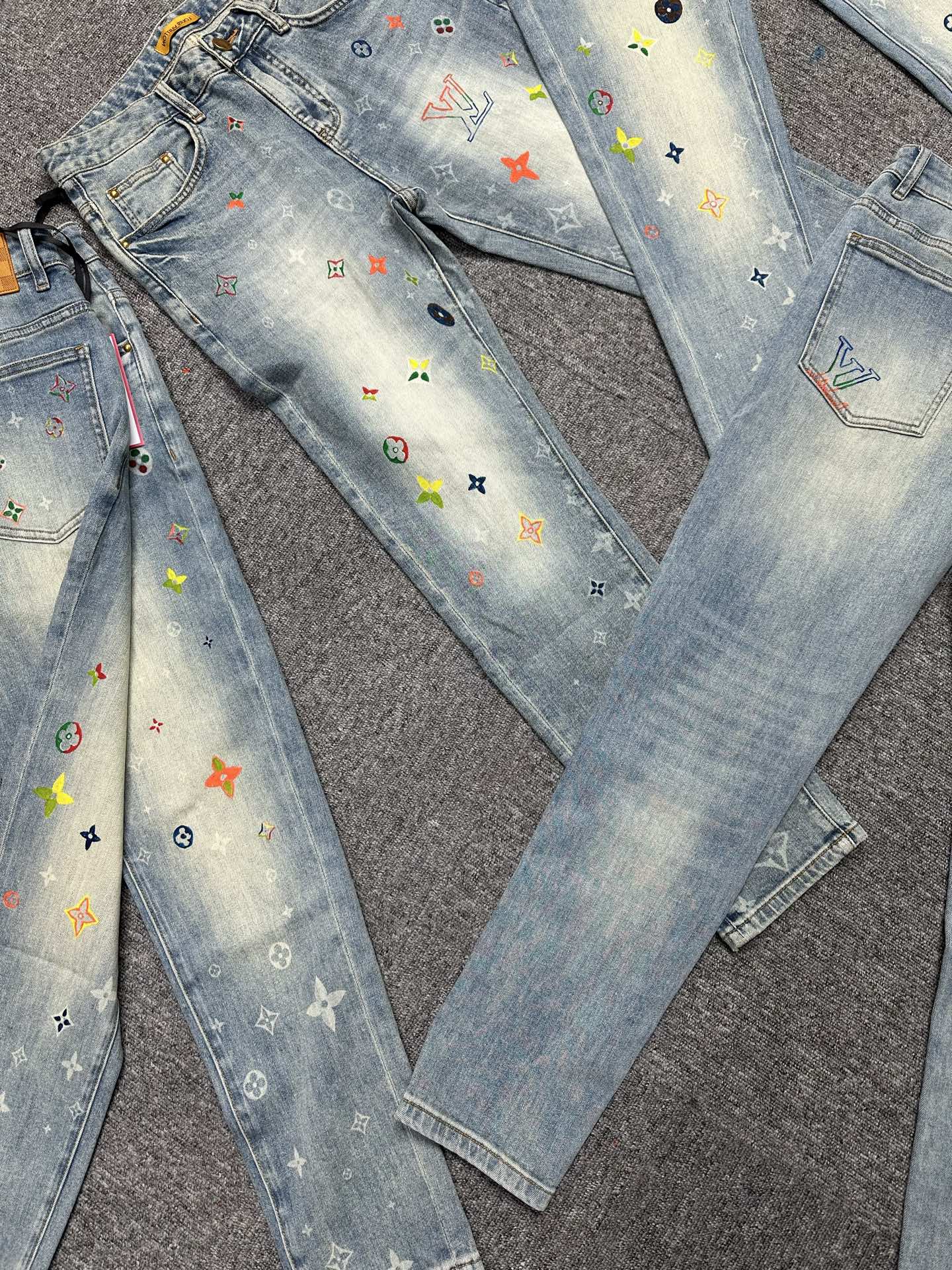 💥2026薄款夏季现货上市现货秒发🔥🔥原单爆款牛仔裤👖超级定制款，原版五金，超级重工工艺，版型超赞👍细节做工无可挑剔！款