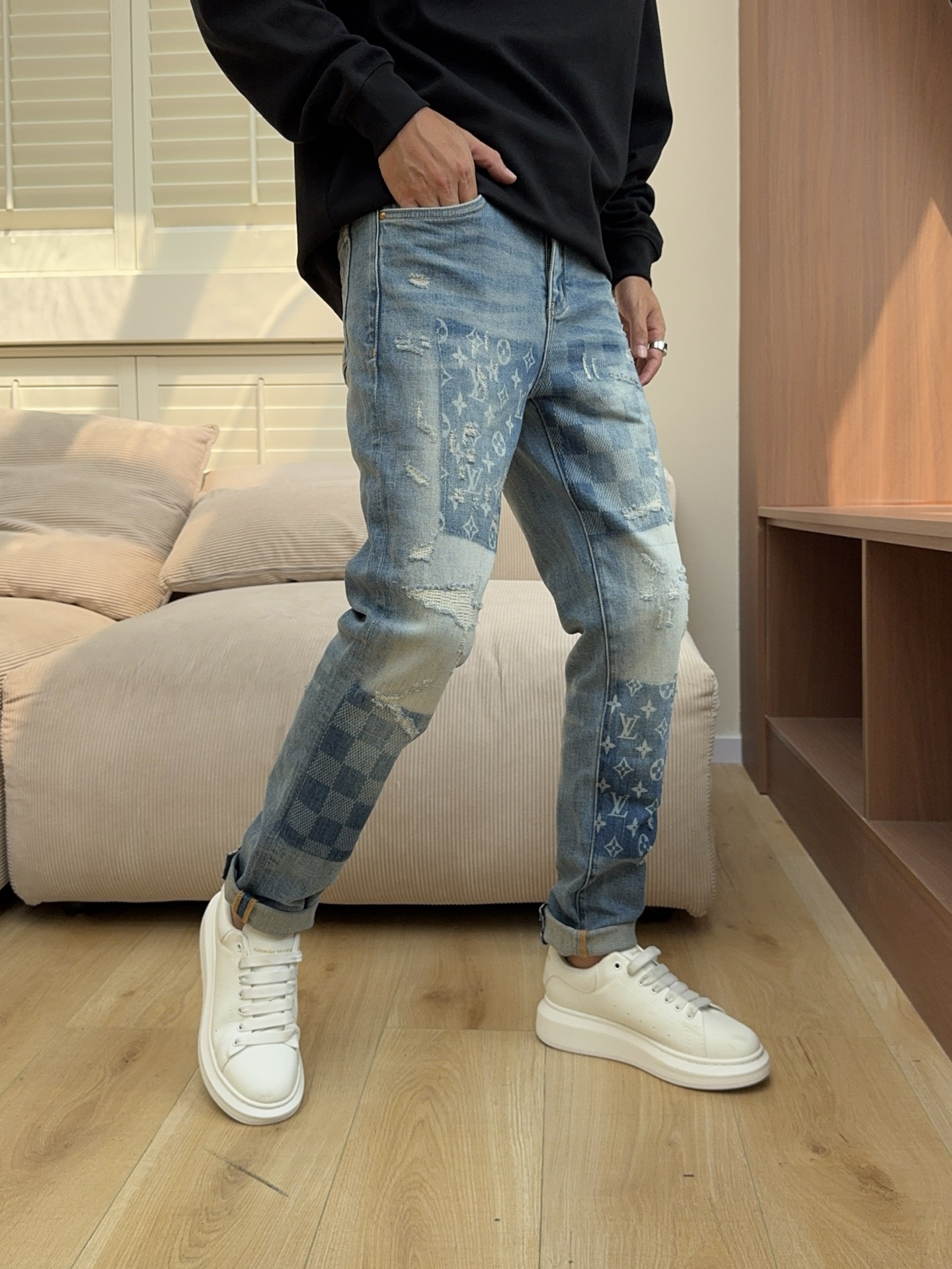 💥秋冬新款现货上市🔥🔥原单爆款牛仔裤👖超级定制款，原版五金，超级重工工艺，版型超赞👍细节做工无可挑剔！款式不挑人，特别高