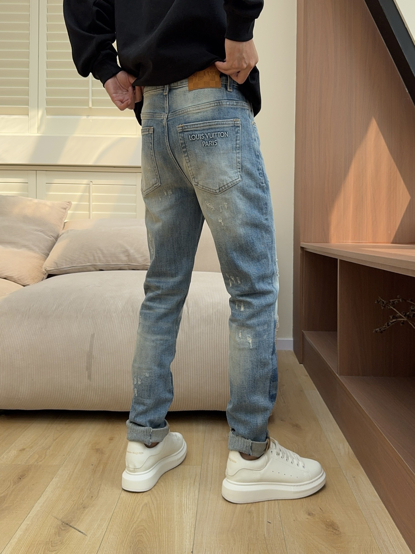 💥秋冬新款现货上市🔥🔥原单爆款牛仔裤👖超级定制款，原版五金，超级重工工艺，版型超赞👍细节做工无可挑剔！款式不挑人，特别高