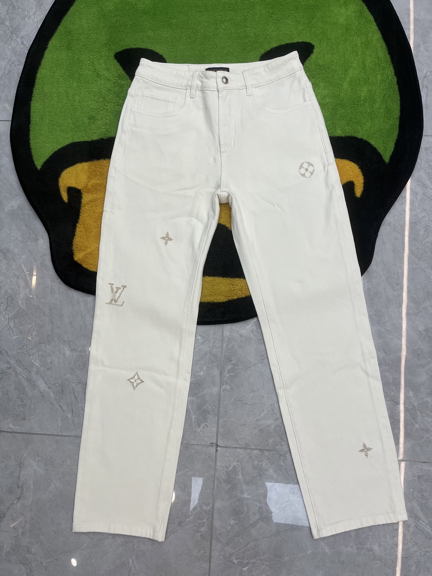 白色 直筒裤💥2026🔥新品🔥独家【首创】❤️原单品质🍒 爆款🔥牛仔裤👖超级定制款，原版五金，超级重工工艺，版型超赞👍细