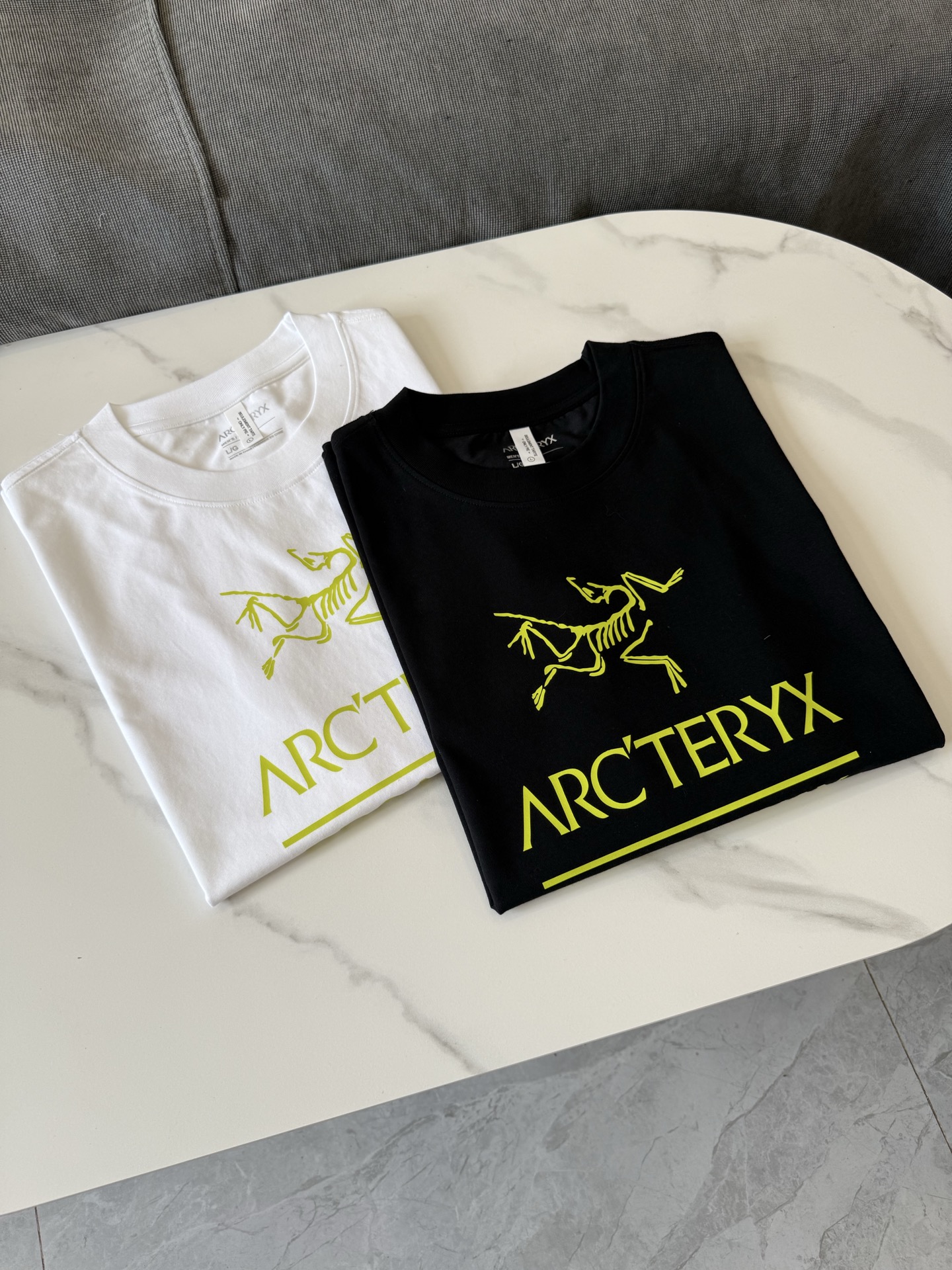 💰75
尺码s到3xl
始祖鸟经典基础款胸前字母大logo情侣款短袖T恤,你值得拥有✅绝佳夏季穿搭必备单品 经典百搭永不过时系列,男女同款👫 情侣可搭
甄选纯棉240g双纱面料,手感细腻柔软,亲肤透气,胸前简约字母大logo设计,简约百搭潮流感十足,做工精致,细节完美,三标齐全,诚意满满
,
🏊🏻非常适合夏季的款,上身百搭不挑人,玩转你的夏天,期待你我共同的驾驭🤩
颜色:黑色,白色
尺码:s~3XL宽松版型
胸围 衣长 肩宽,适合身高体重
s 104 66 48,建议155到165,建议体重100斤以内
M 108 68 50,建议身高165到170,建议体重100到120斤
L 112 70 52,建议身高170到175,建议体重120到140斤
XL 116 72 54,建议身高175到180,建议体重140到160斤
XXL. 120 74 56,建议身高180到185,建议体重160到180斤
3xl 124 76 58,建议身高185到190,建议体重180到200斤
⚠️手工误差1到2cm,以实物为准