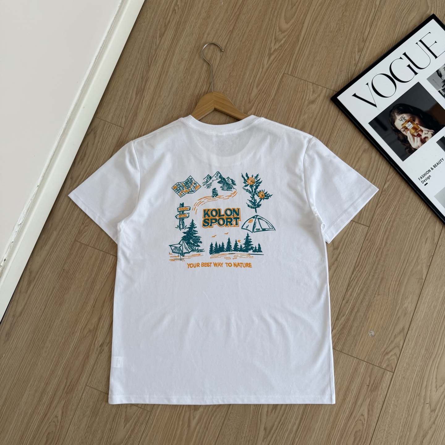 💰85
可隆KOLON SPORT 露营系列休闲吸湿排汗透气亲肤舒适圆领短袖T恤
以索罗娜(SORONA®)环保面料打造,兼具柔软触感与出色弹性,轻盈透气,带来全天候的舒适穿着体验,采用杜邦SORONA®天然玉米提取纤维,绿色环保,亲肤无刺激,具备天然弹性与抗皱性能,穿久如新,是你日常穿搭与户外活动的理想之选。
高密针织工艺,结合精准剪裁,贴合身形不束缚。无骨缝合技术有效减少摩擦感,细节考究,从内到外皆显品质。
上身有型,质感无敌,绝对属于性价比极高的一款短袖T恤 宽松剪裁,适合多种身形,轻盈透气,不止是T恤,更是对生活方式的全新诠释!!
-颜色:黑色、白色
-尺码:M-3XL
尺码 胸围 衣长 肩宽 推荐体重(斤)
M 108 70 53 100-125
L 112 72 55 125-145
XL 116 74 57 145-165
XXL 120 76 59 165-185
3XL 124 78 61 185-215