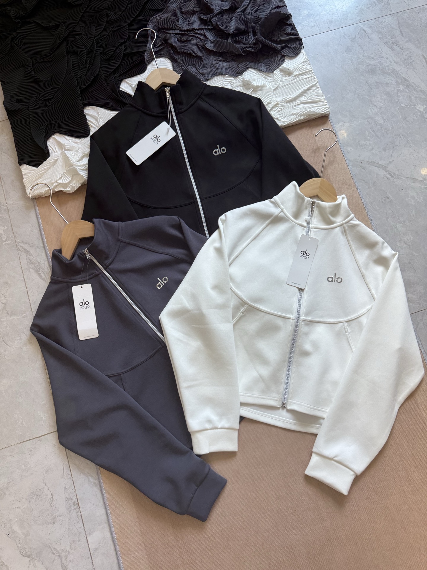 ALO Yoga Women's Tri-Color Zip-Up Jacket - Soft, Comfortable & Stylish