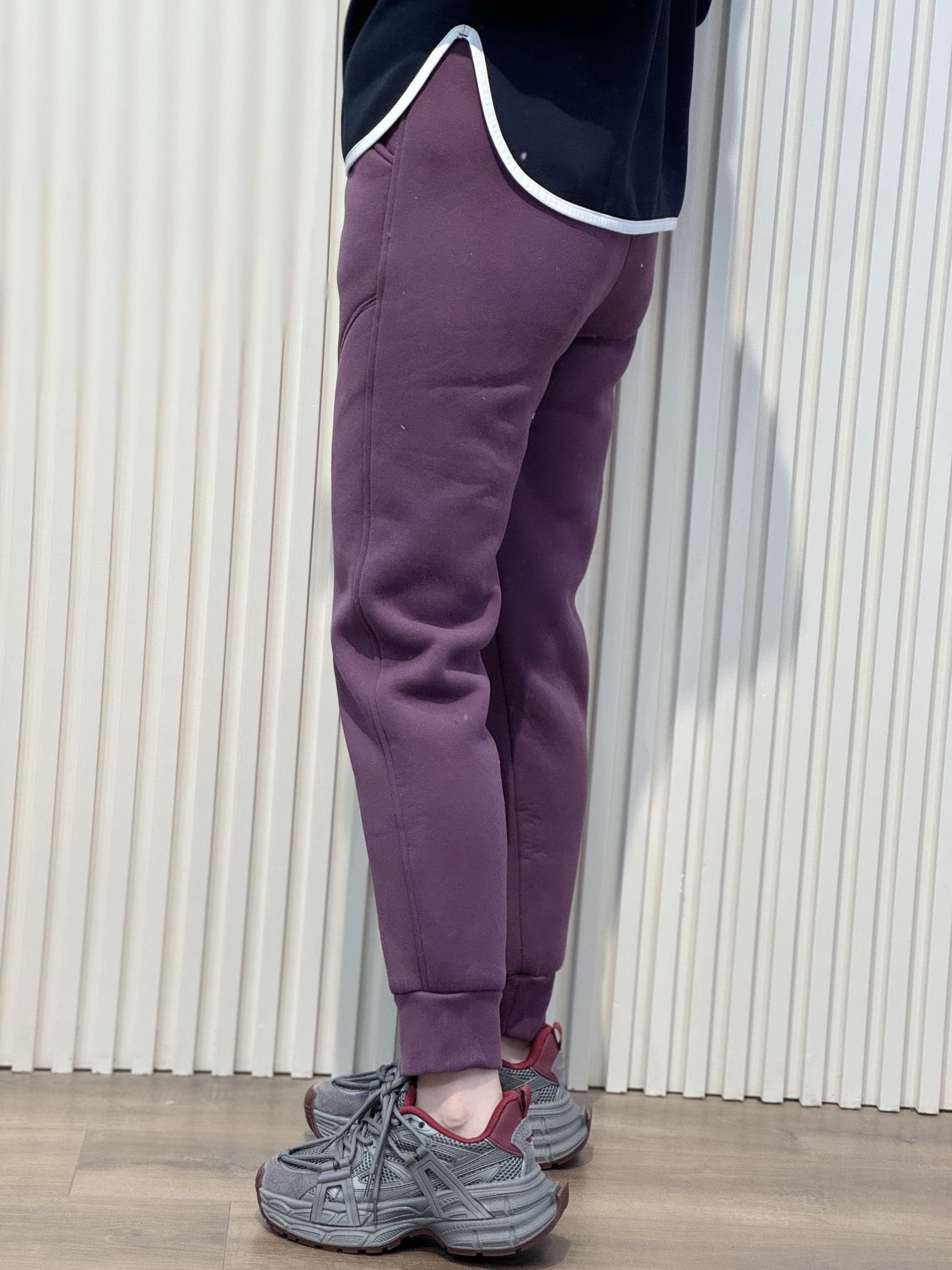 Crafted from high-density 500g sherpa fleece, these women's thermal swea - Comprehensive 6