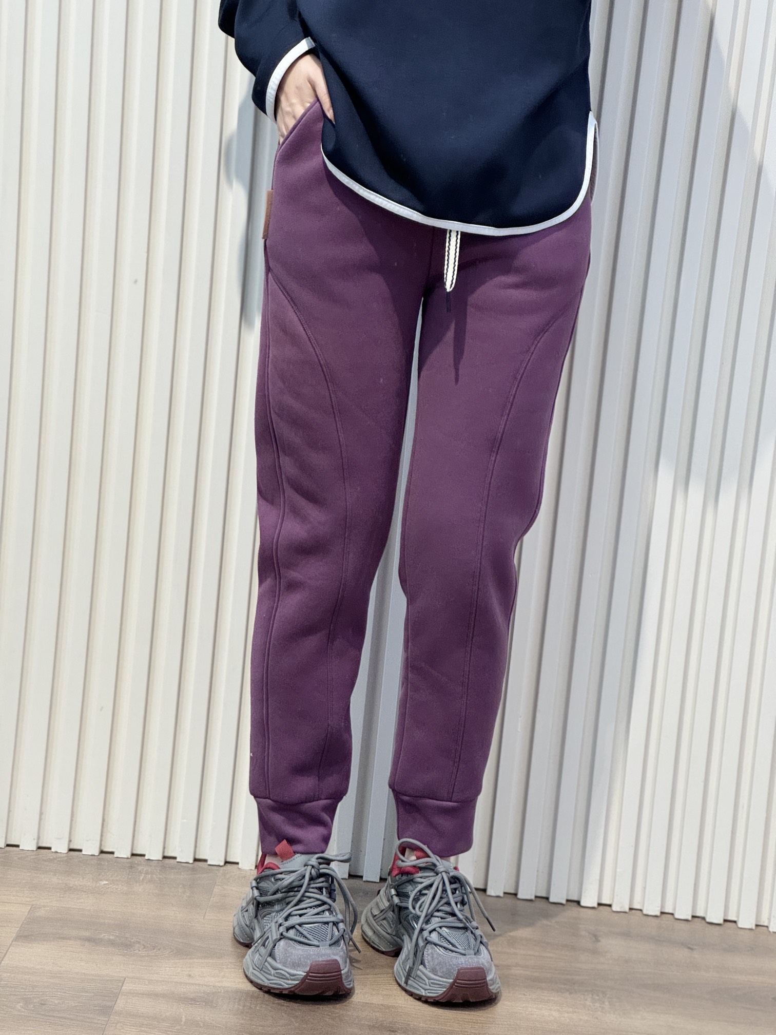 Crafted from high-density 500g sherpa fleece, these women's thermal swea - Comprehensive 5