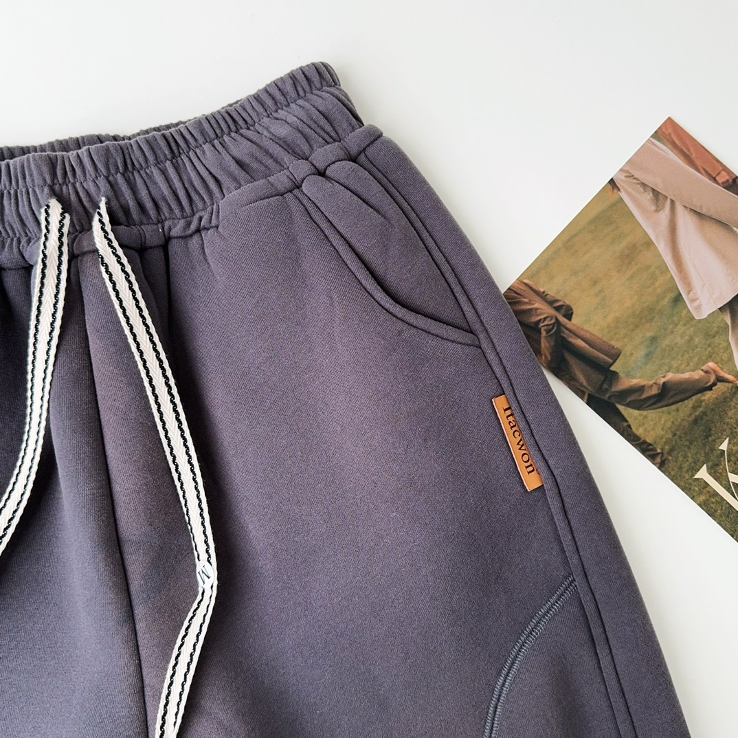 it pairs seamlessly with a classic sweatshirt or casual jacket - Comprehensive 2