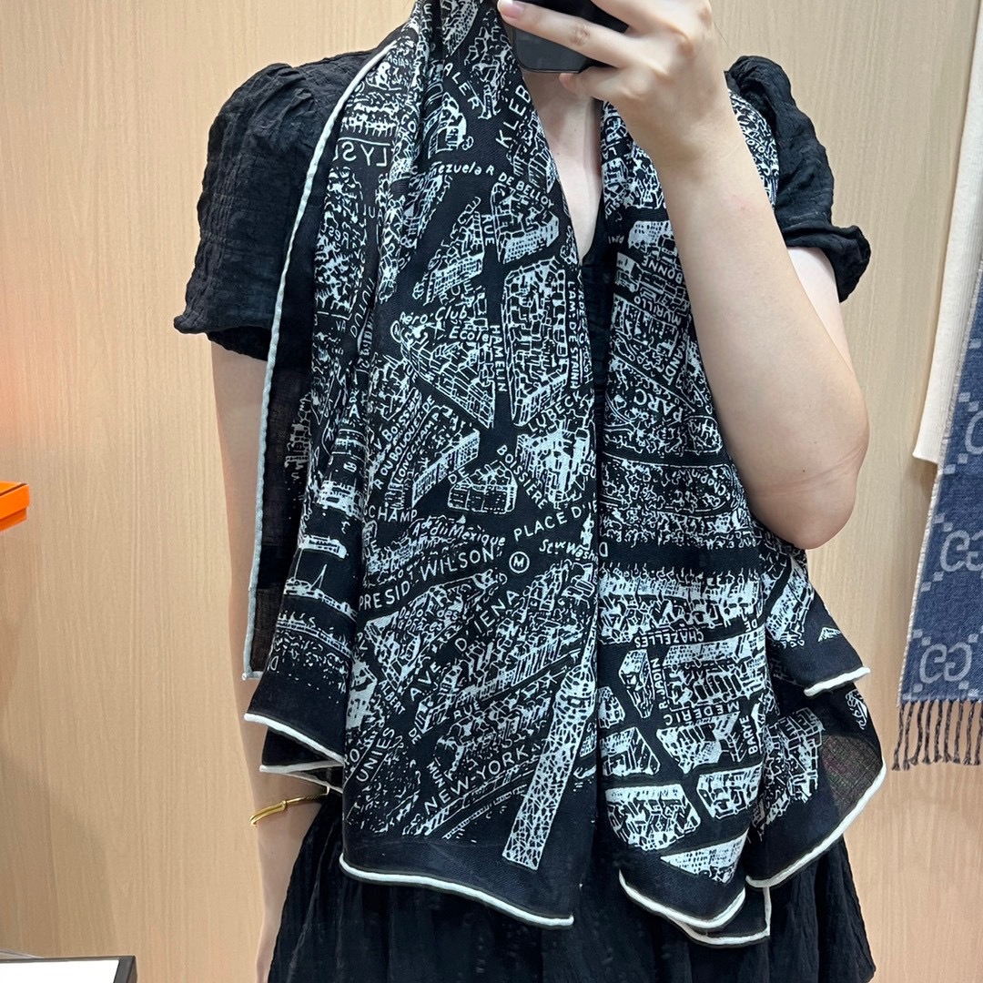 NO:170251,New D-home [Paris Map 140] Cashmere square scarf grabs VIP recommendations. Be sure to start quickly [High-end, love, pure cashmere, baby feels comfortable to touch, and the beauty of women is very rare. You can use it in all seasons to make people very beautiful. The upper body effect is simply beautiful. The quality is very perfect. The whole scarf gives people a big brand aura and is very exquisite and beautiful. It is definitely worth buying a new model. Once you get the real thing, you will be glad that you are a beautiful product for women. It is worth evaluating the perfect temperament and taste. Ditails' first choice VIPs. The upper size is 140*140cm, 80 cashmere silk, high-end scarf, dior, real silk19860909新款D家【巴黎地图140】羊绒方巾抢VIP推荐 下手一定要快【高端 大爱 纯羊绒 婴儿触感舒服到飞女人尤物 货极少 四季都可以用真心美的让人非常非常心动 上身效果简直美翻了 品质非常完美 整个围巾给人大牌气场的同时又非常精致秀丽绝对值得入手的新款 实物一拿到就会庆幸自己是女人的绝美好货 值得品鉴完美气质品味Ditails首选VIP们 上尺寸140*140cm,80羊绒真丝,高版本围巾,dior,real silk,scarf