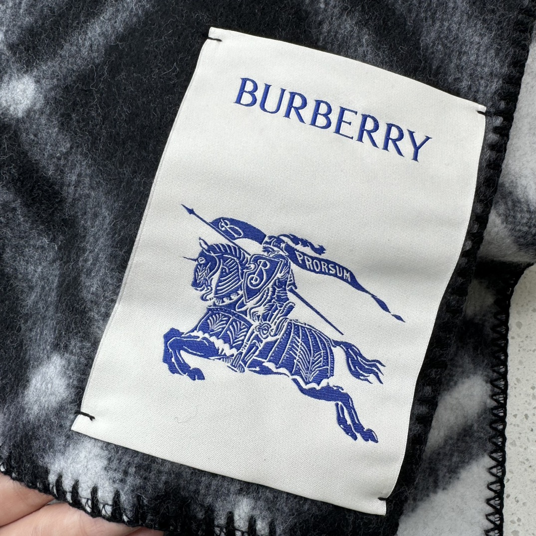 全智贤同款百分百对版Burberry可遇不可求的王炸级单品绝对是独家级别工艺与材料完全与正品无区别粗犷耐