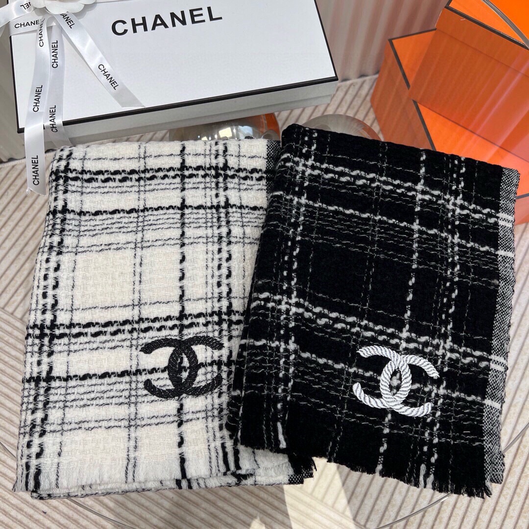 CHANEL羊绒长巾顶级原单正品旷世绝美小香披肩羊绒围巾顶级高端货绝对值得珍藏香奈儿绝美百搭款专柜限量哦