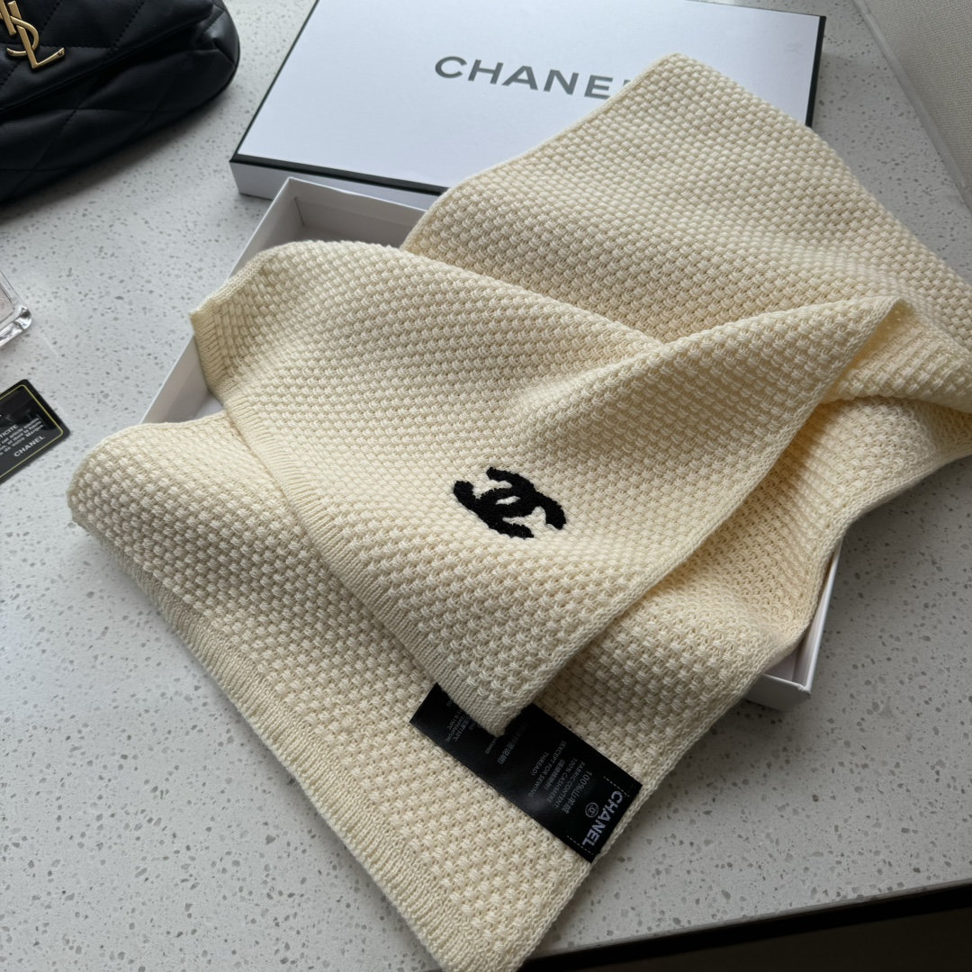 Chanel24秋冬新款刺绣24b针织围巾羊绒针织长巾️美翻了[流泪]御用殿堂级极品️新款在售进口纯羊绒