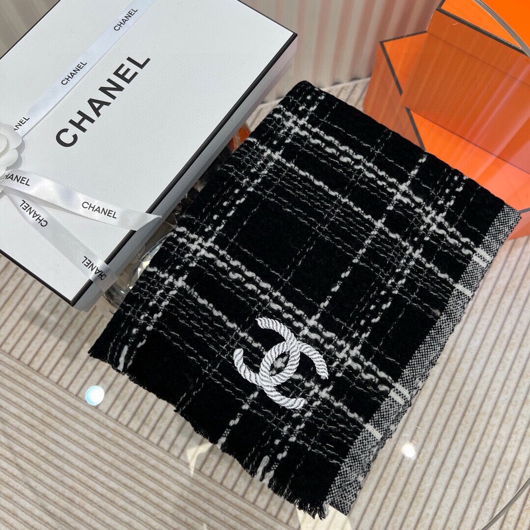 CHANEL羊绒长巾顶级原单正品旷世绝美小香披肩羊绒围巾顶级高端货绝对值得珍藏香奈儿绝美百搭款专柜限量哦