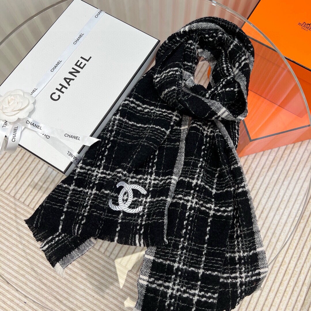 CHANEL羊绒长巾顶级原单正品旷世绝美小香披肩羊绒围巾顶级高端货绝对值得珍藏香奈儿绝美百搭款专柜限量哦