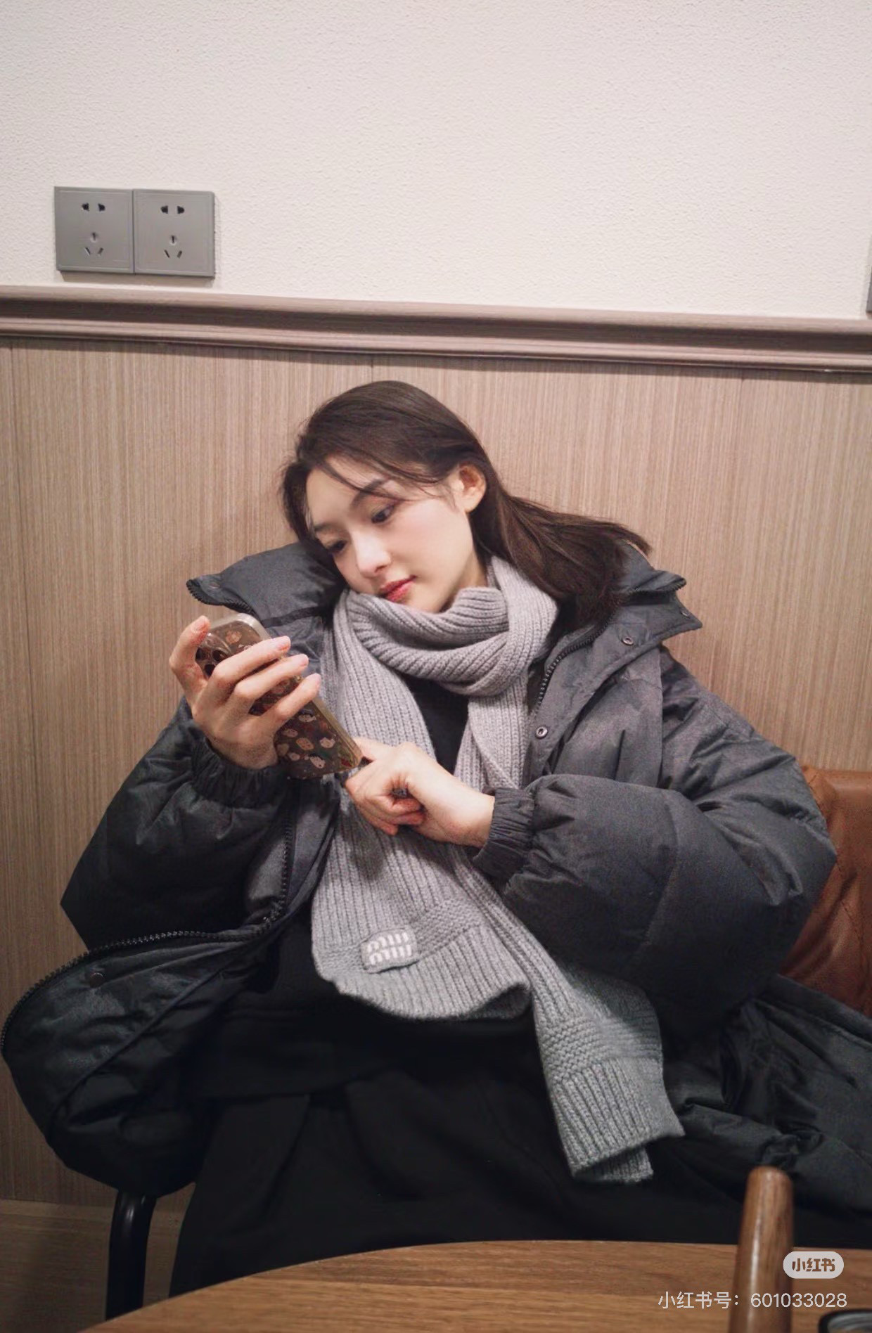 Miu Miu Unisex Wool Scarfs: Warm, High-Quality, Three-Colored Network, Ideal for Winter - 图片 4