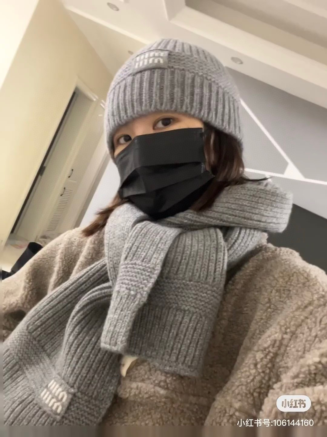 Miu Miu Unisex Wool Scarfs: Warm, High-Quality, Three-Colored Network, Ideal for Winter - 图片 3