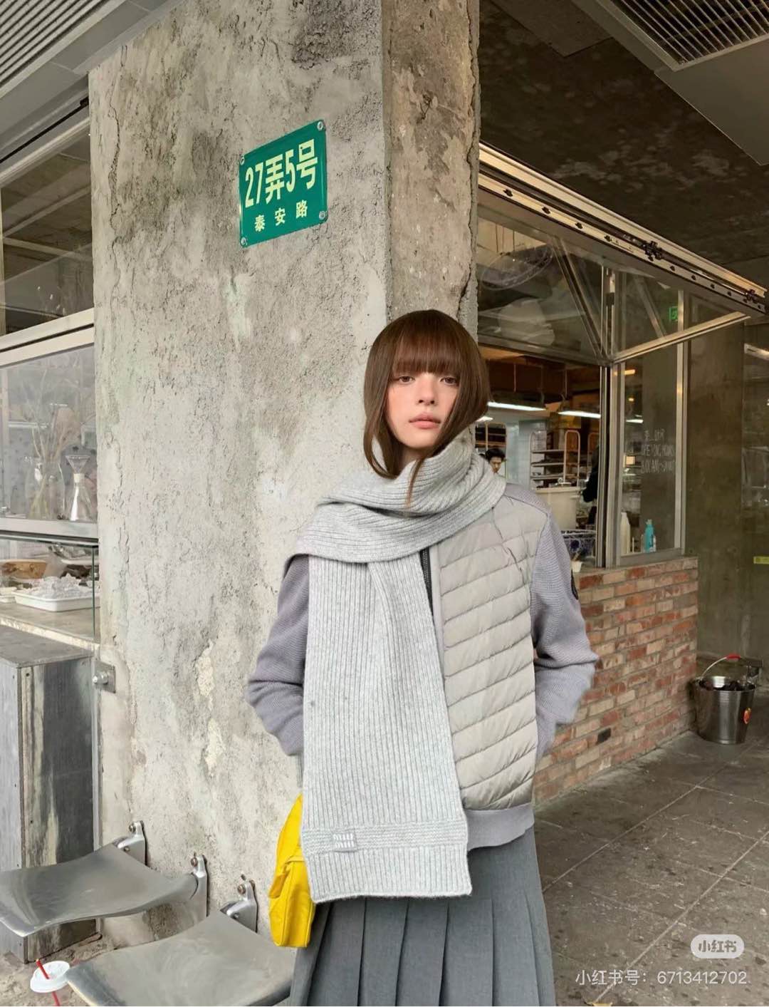 Miu Miu Unisex Wool Scarfs: Warm, High-Quality, Three-Colored Network, Ideal for Winter - 图片 1