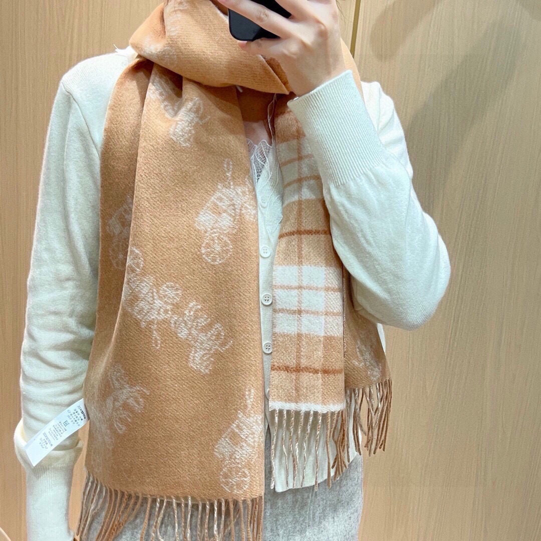 Classic COACH Wool Scarf: Soft, Comfy, 190×30 cm, Reversible Design, Double-Colored, Gentle Wash - 图片 3