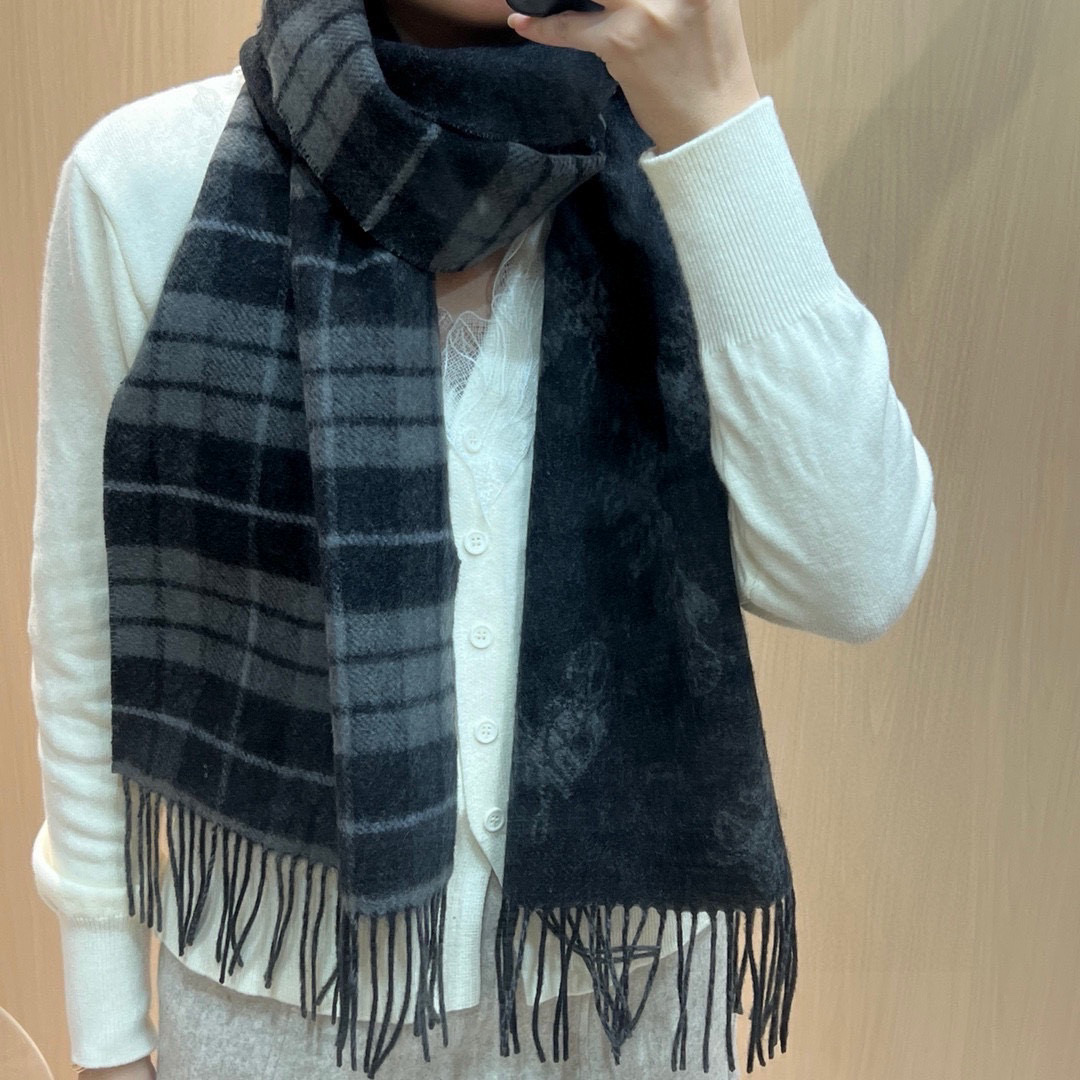 “Classic COACH Wool Scarf: Soft, Comfy, 190x30cm, Reversible Design, Must-Wash Gentle” - 图片 2