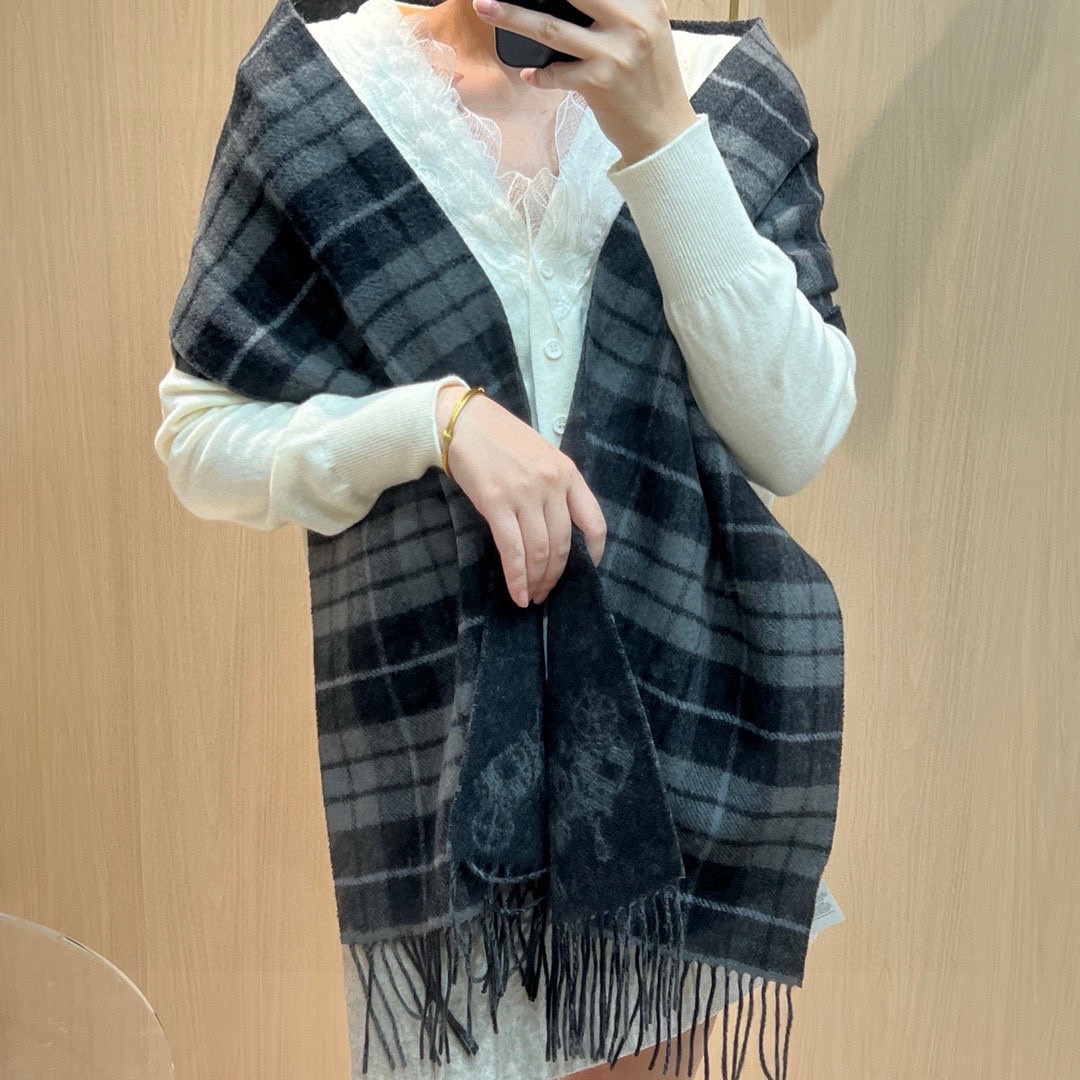 “Classic COACH Wool Scarf: Soft, Comfy, 190x30cm, Reversible Design, Must-Wash Gentle” - 图片 3
