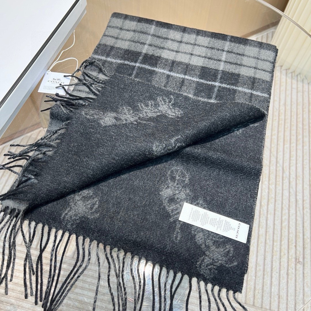 “Classic COACH Wool Scarf: Soft, Comfy, 190x30cm, Reversible Design, Must-Wash Gentle” - 图片 4
