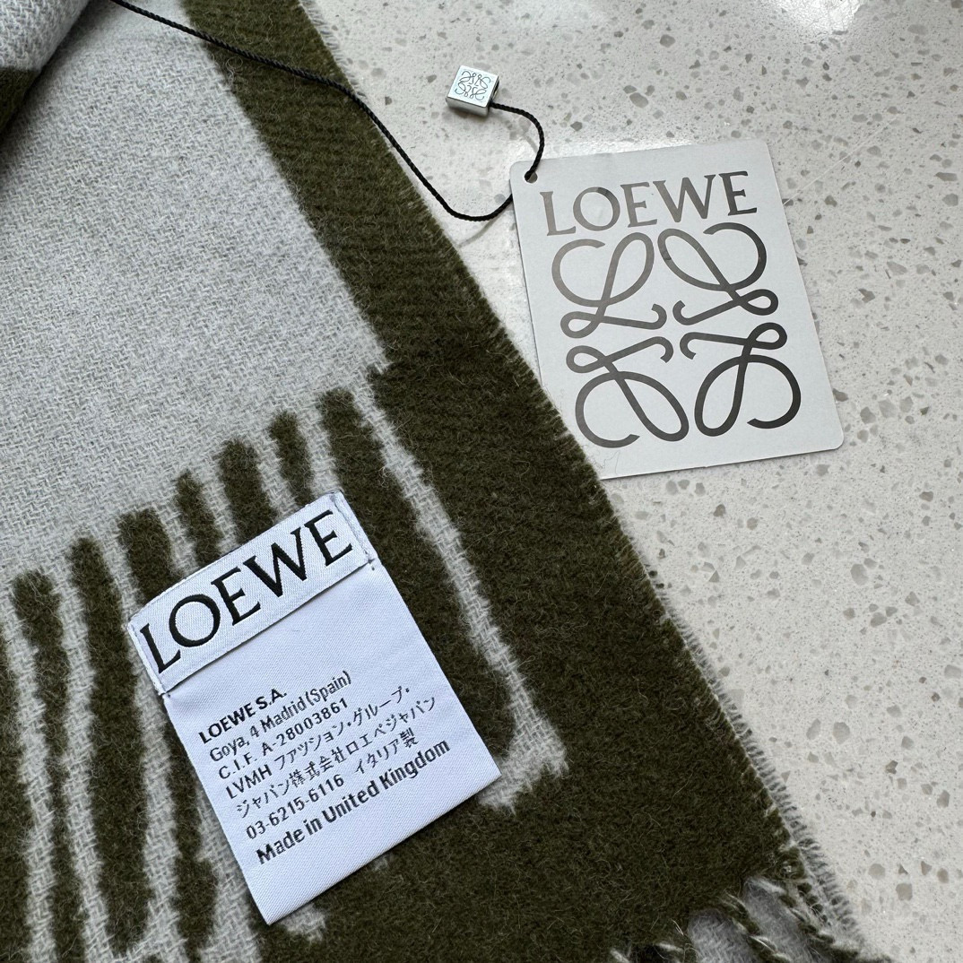 Loewe 新款罗意威（奶茶）很幸運拿到這個品牌的東西 真的不多見 很少在國內做訂單 款式真的少的可怜 羅意威作為西班牙