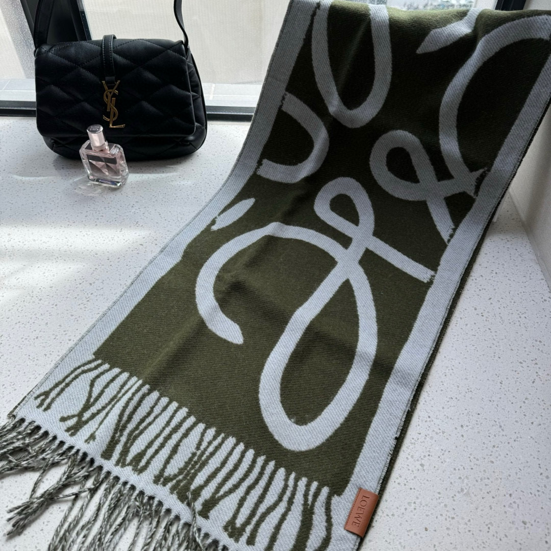 Loewe 新款罗意威（奶茶）很幸運拿到這個品牌的東西 真的不多見 很少在國內做訂單 款式真的少的可怜 羅意威作為西班牙