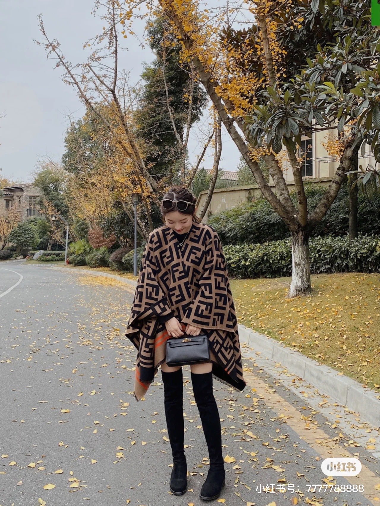 一直。。重磅最新经典FF字母元素羊毛斗篷，大极品‼️正儿八经的好东西，真材实料非常重磅‼️时下刮起了FF