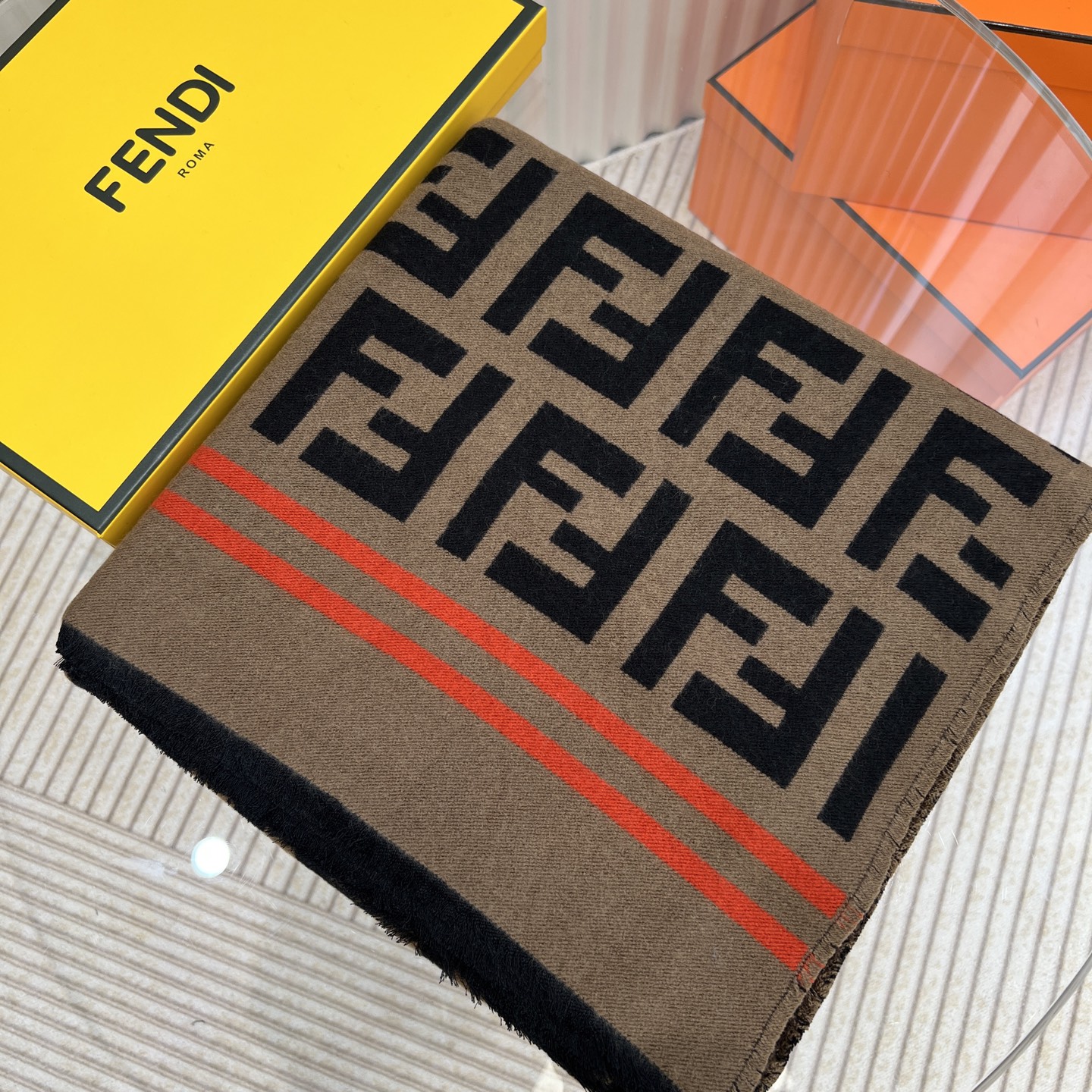 一直。。重磅最新经典FF字母元素羊毛斗篷，大极品‼️正儿八经的好东西，真材实料非常重磅‼️时下刮起了FF