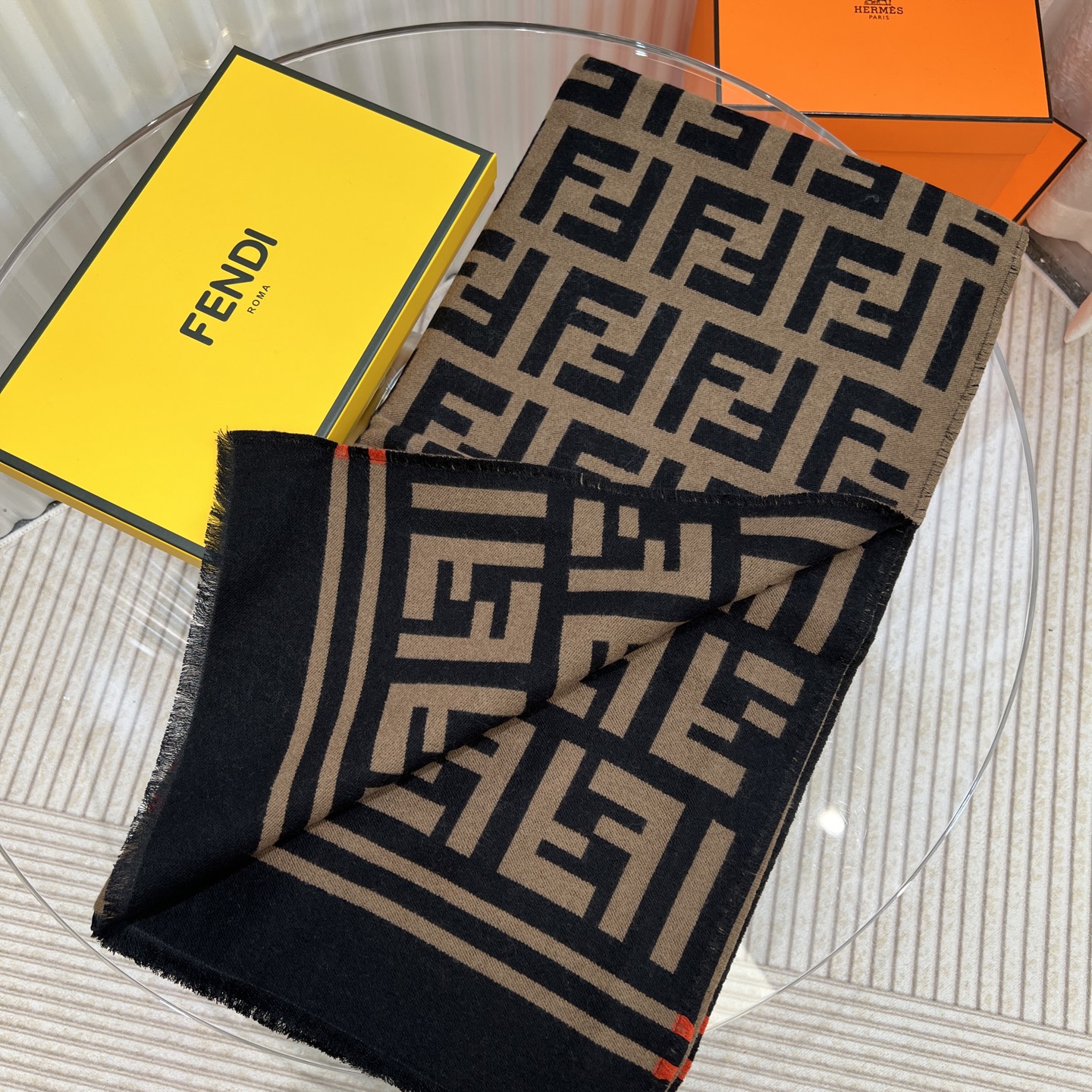 一直。。重磅最新经典FF字母元素羊毛斗篷，大极品‼️正儿八经的好东西，真材实料非常重磅‼️时下刮起了FF