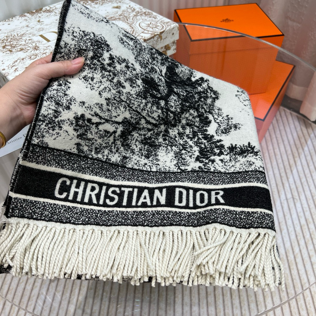 赵丽颖同款披肩 Dior 丛林 对比下市面上的版本,真的看图就知道不对版~国内最好版本第一批出货❗️~开