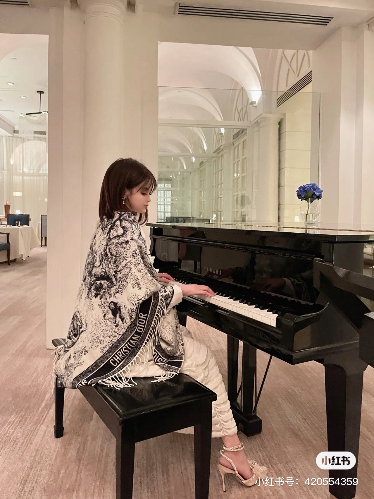 赵丽颖同款披肩 Dior 丛林 对比下市面上的版本,真的看图就知道不对版~国内最好版本第一批出货❗️~开