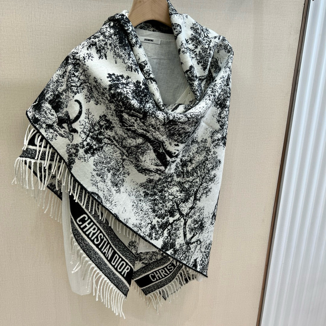 赵丽颖同款披肩 Dior 丛林 对比下市面上的版本,真的看图就知道不对版~国内最好版本第一批出货❗️~开