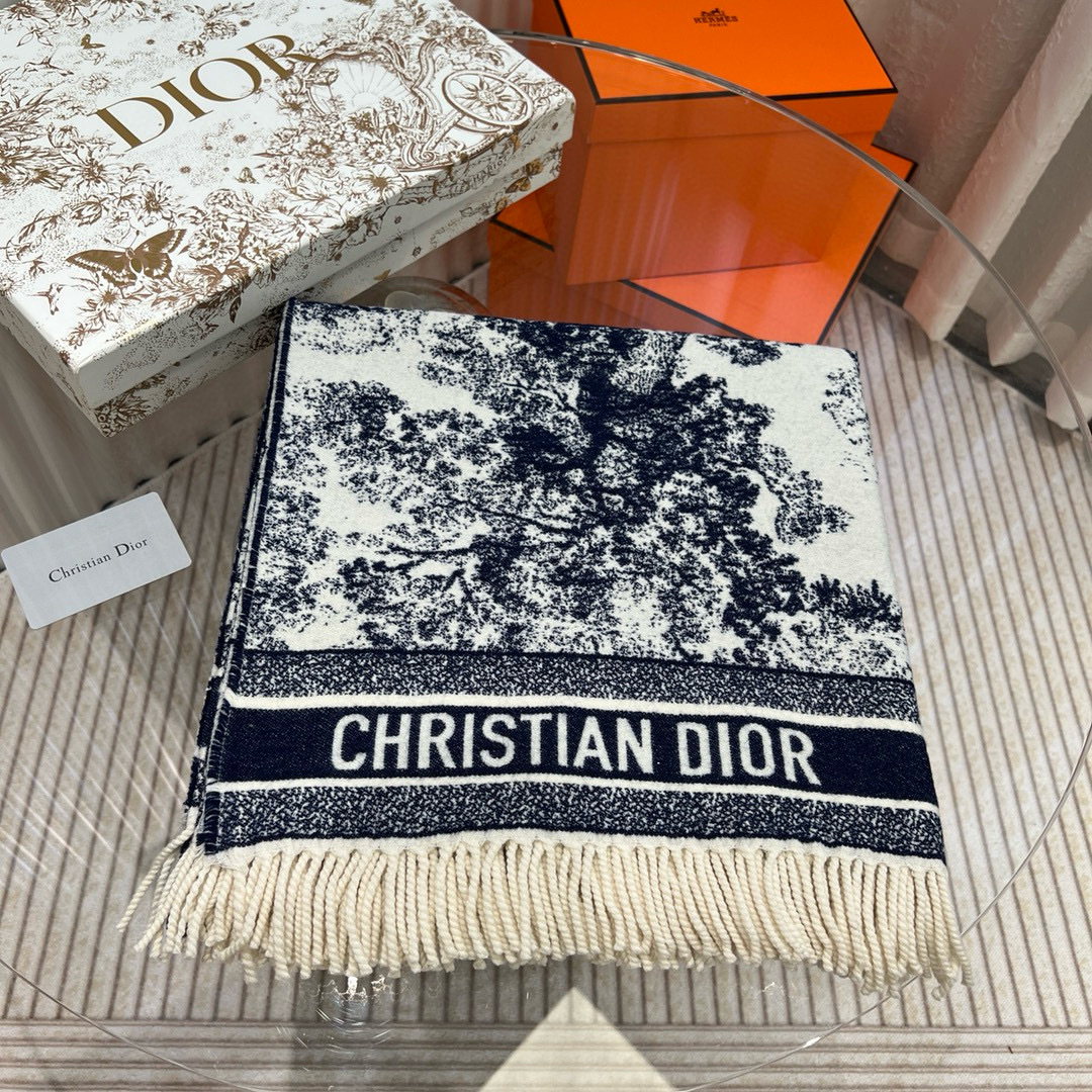 赵丽颖同款披肩 Dior 丛林 对比下市面上的版本,真的看图就知道不对版~国内最好版本第一批出货❗️~开