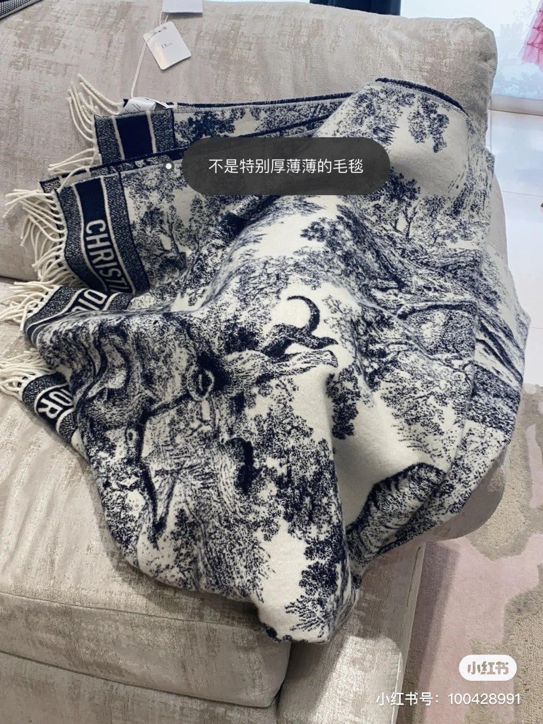 赵丽颖同款披肩 Dior 丛林 对比下市面上的版本,真的看图就知道不对版~国内最好版本第一批出货❗️~开