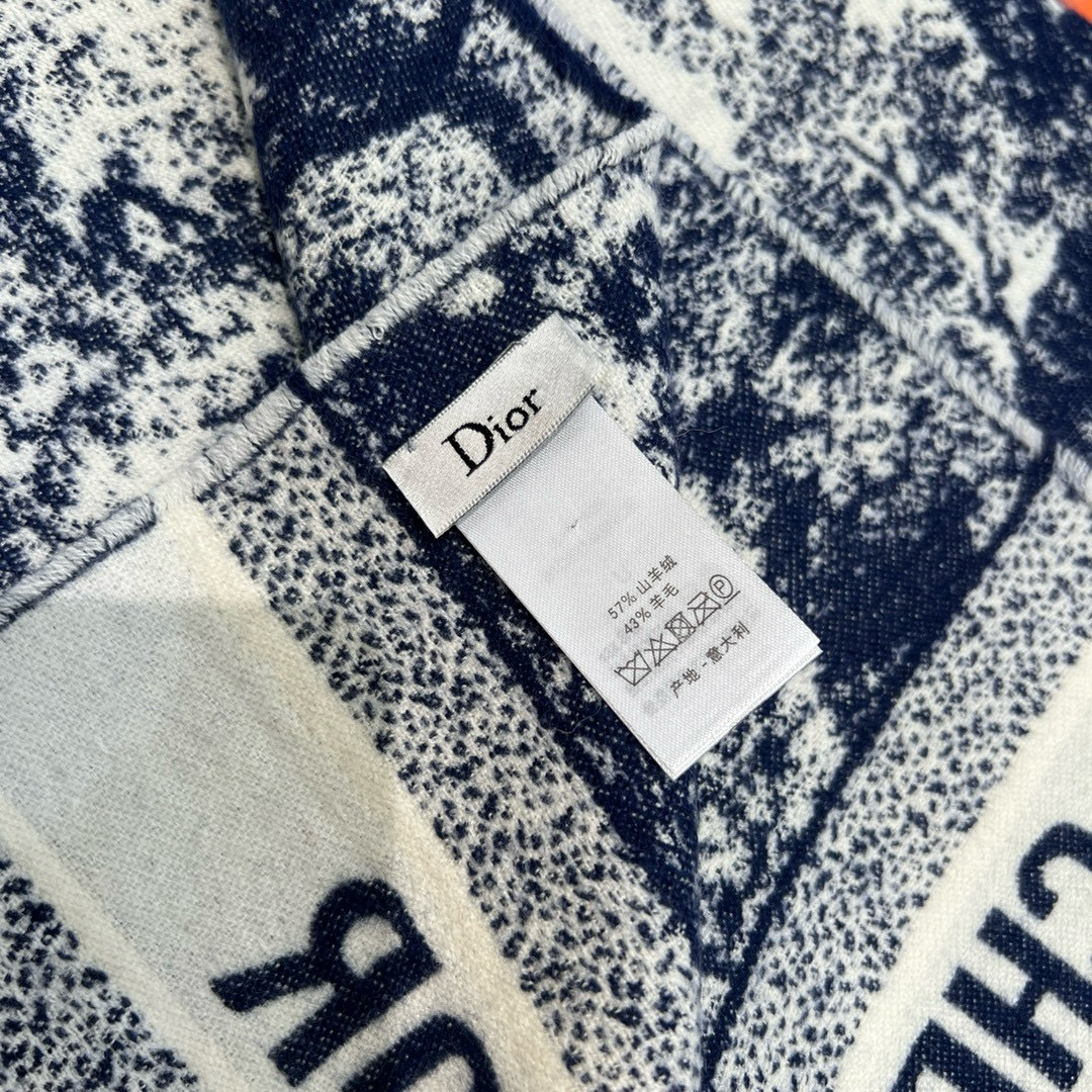 赵丽颖同款披肩 Dior 丛林 对比下市面上的版本,真的看图就知道不对版~国内最好版本第一批出货❗️~开