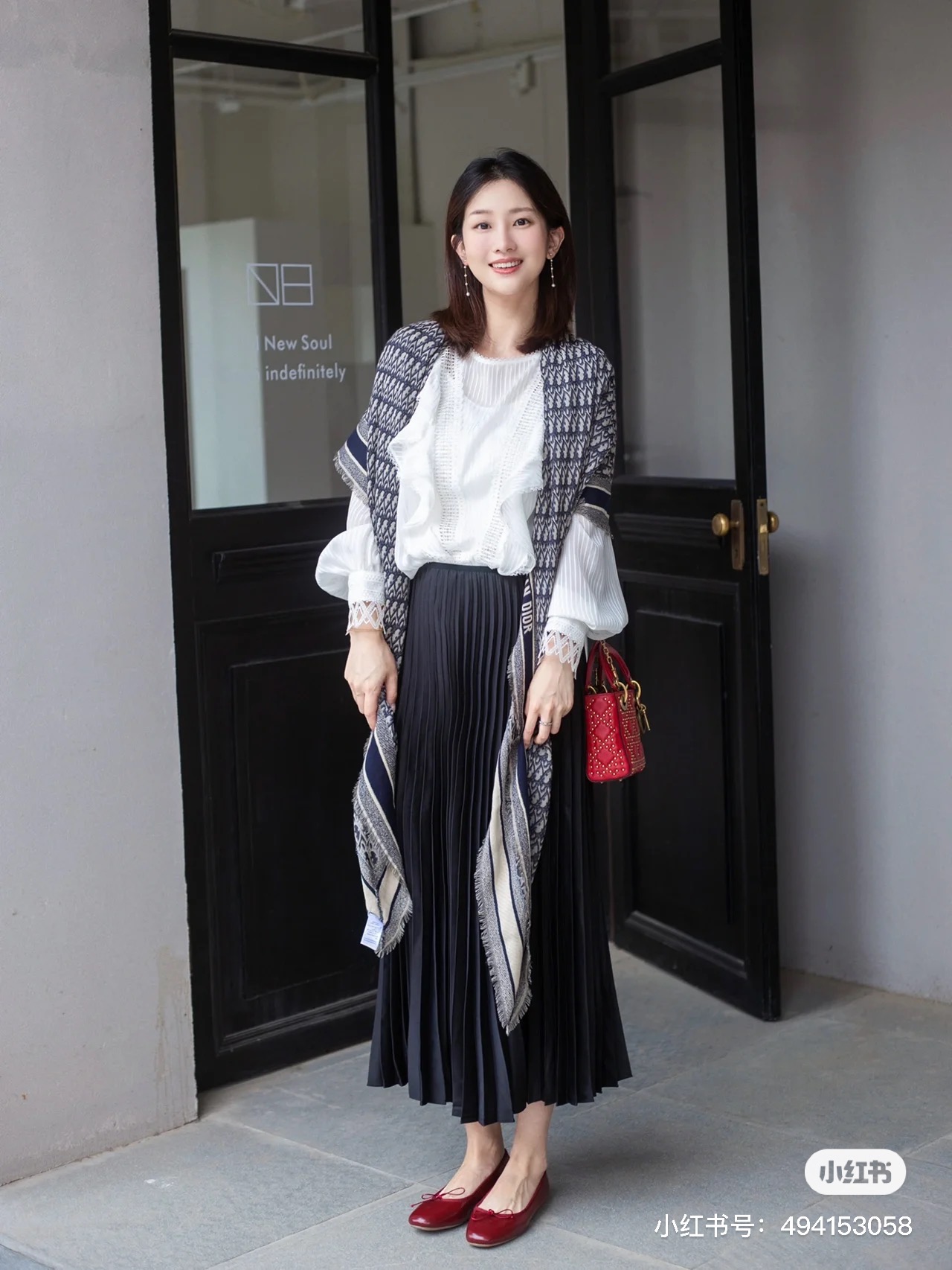 Dior 高段位 是Dior的女人 旧花新演绎 实物有被惊艳到 Dior今年22秋冬新出的Cannage提花披肩