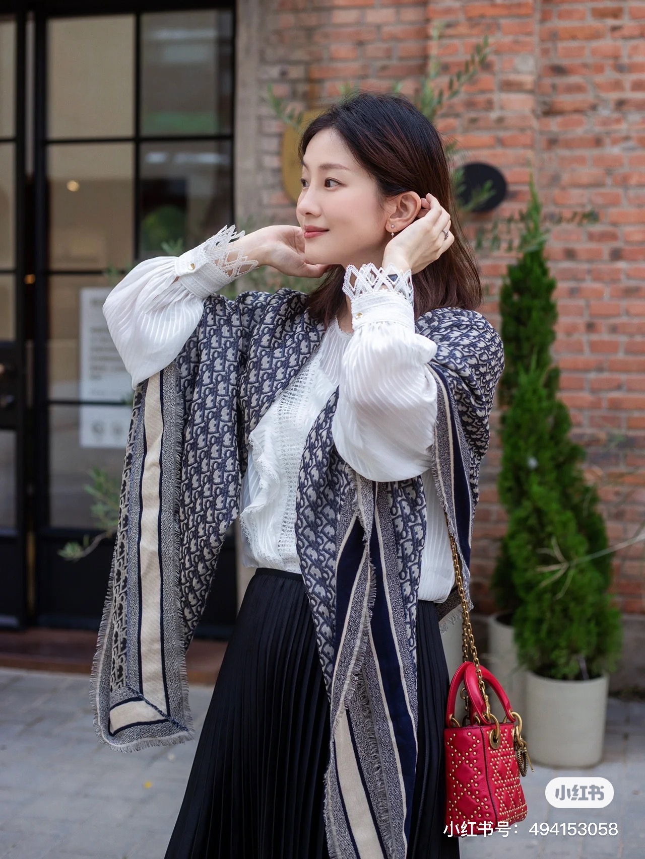 Dior 高段位 是Dior的女人 旧花新演绎 实物有被惊艳到 Dior今年22秋冬新出的Cannage提花披肩