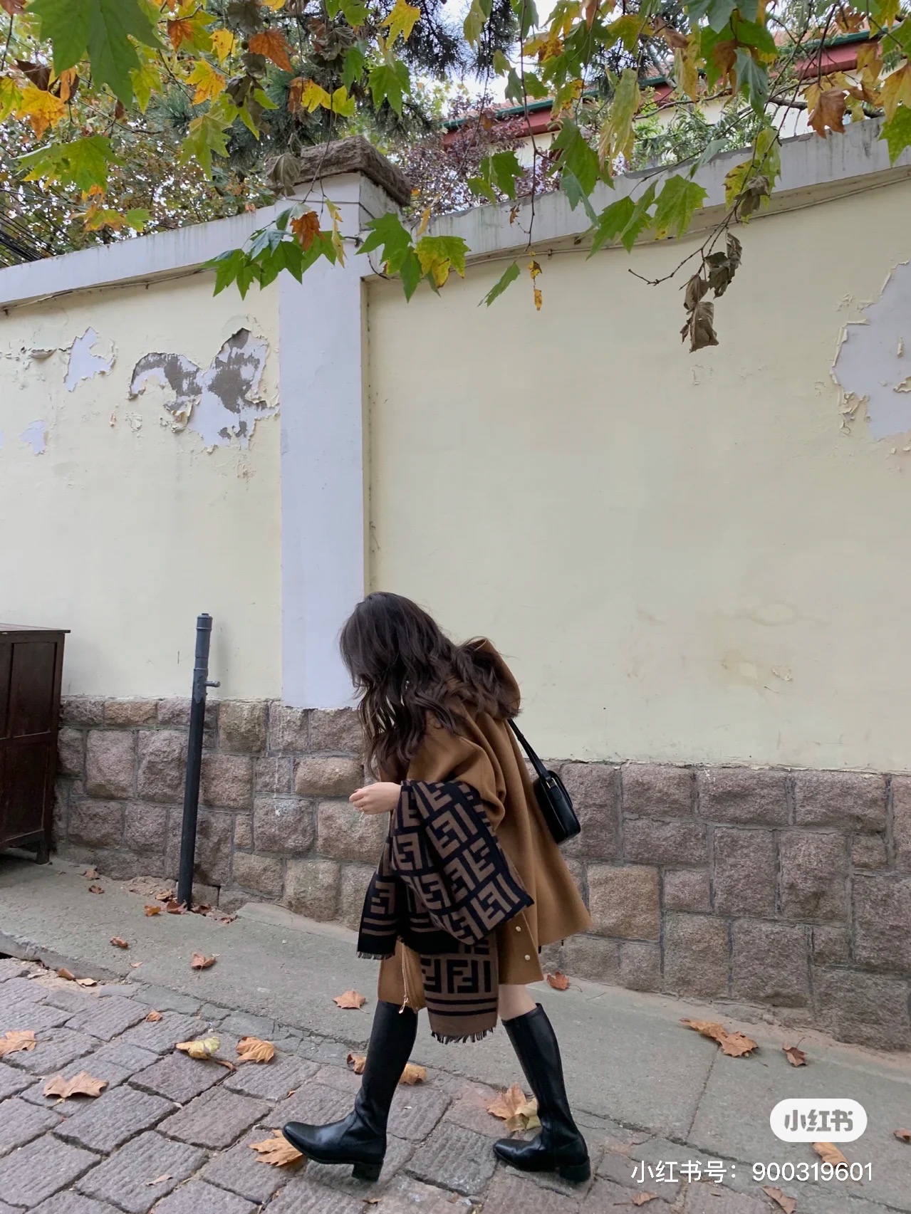 重磅来袭❗️ 免代购❗️极品‼️Fendi今年最火的围巾。全世界都在抢的老花FF字母款。主打的限量大极品