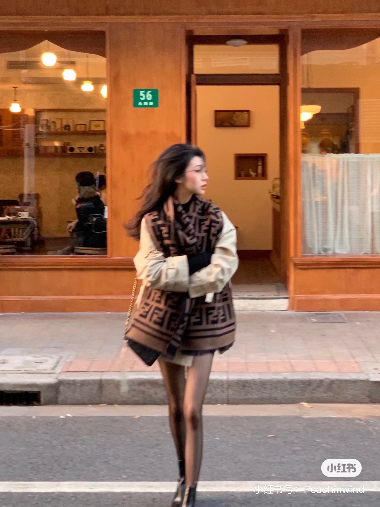 重磅来袭❗️ 免代购❗️极品‼️Fendi今年最火的围巾。全世界都在抢的老花FF字母款。主打的限量大极品