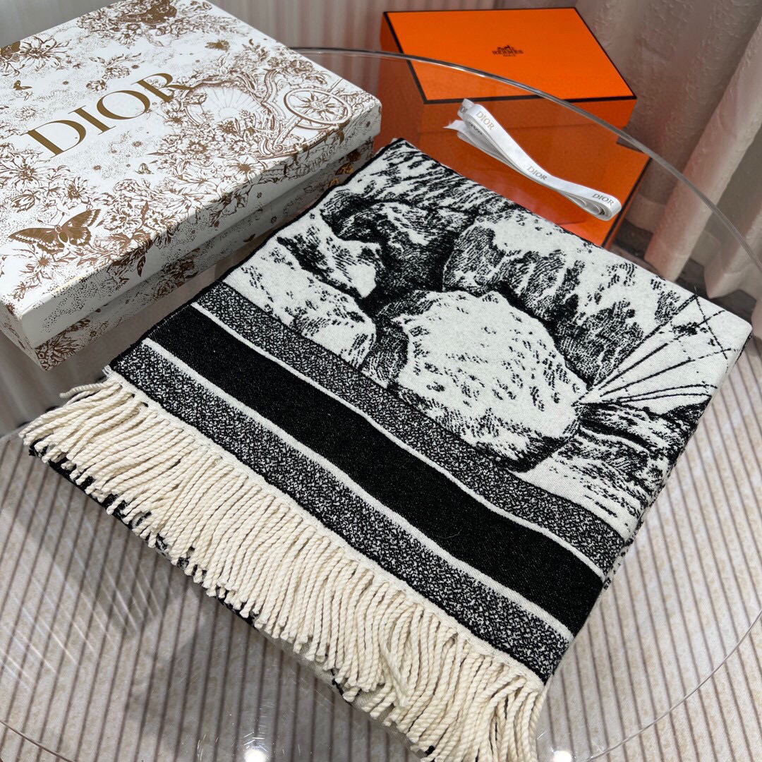 Dior CD大披肩 CD环球旅行系列 Dior最新元素大披肩 盖毯 毛毯 现在 的还比较少